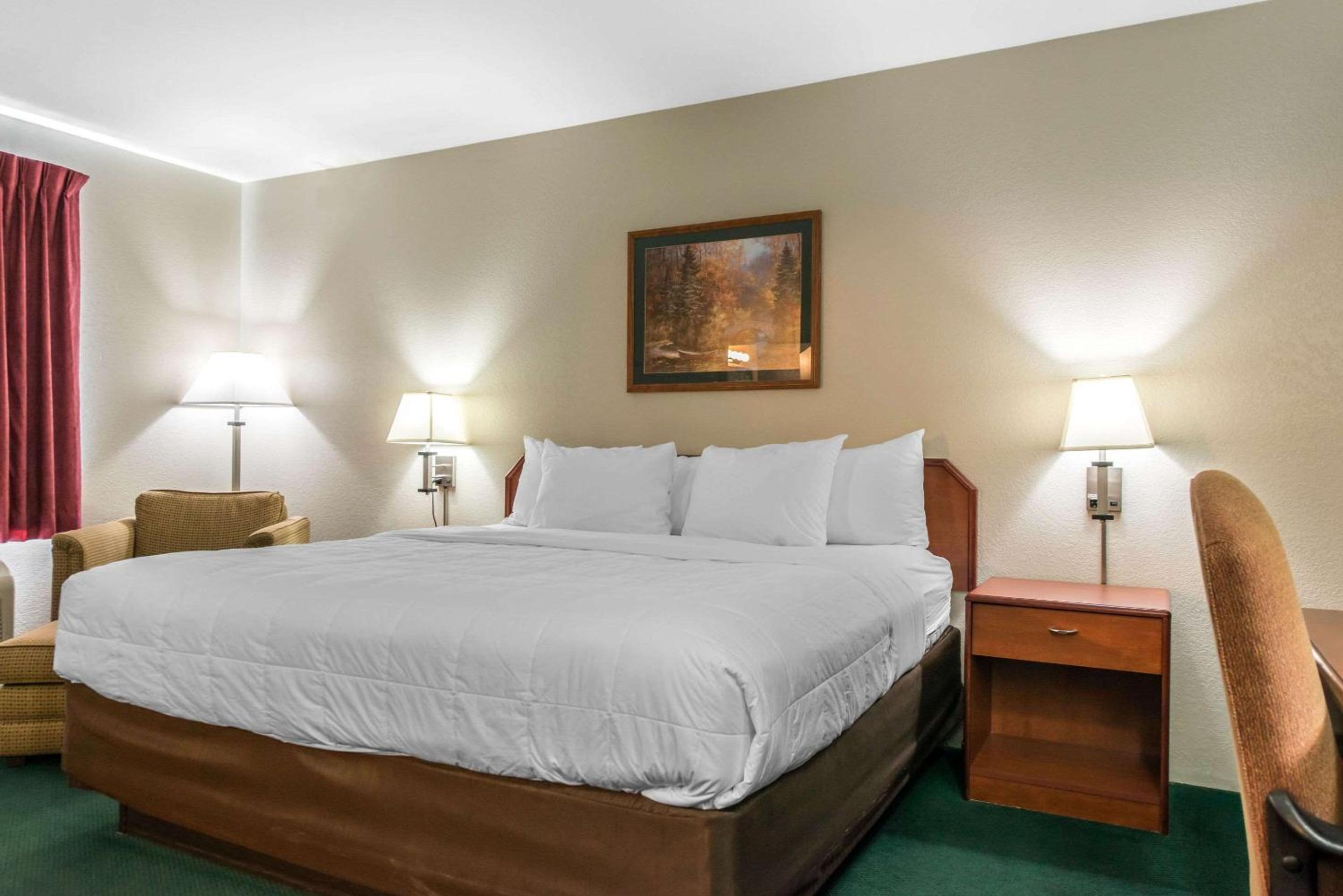 King Room - Non-Smoking photo 2