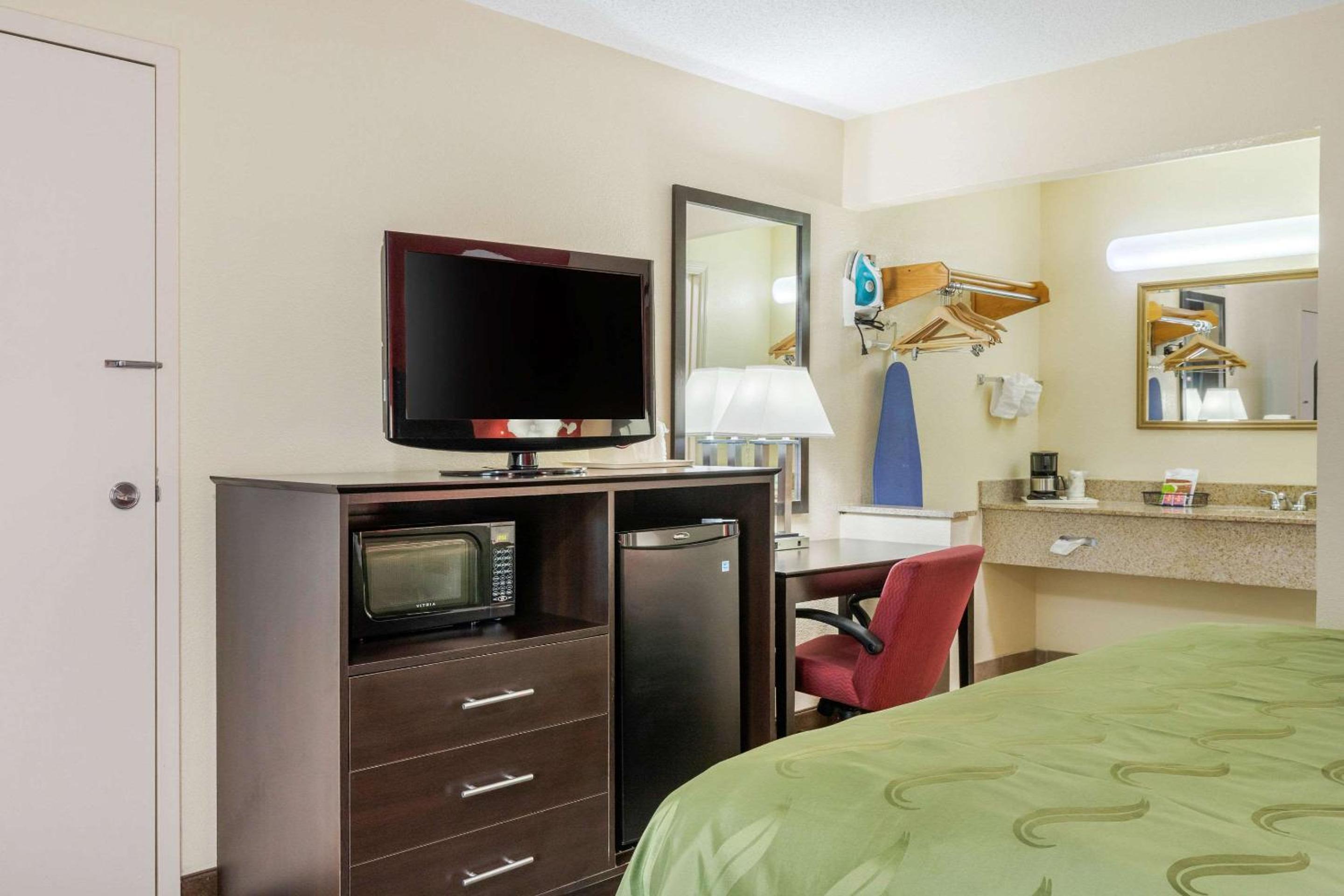 King Room - Non-Smoking photo 3