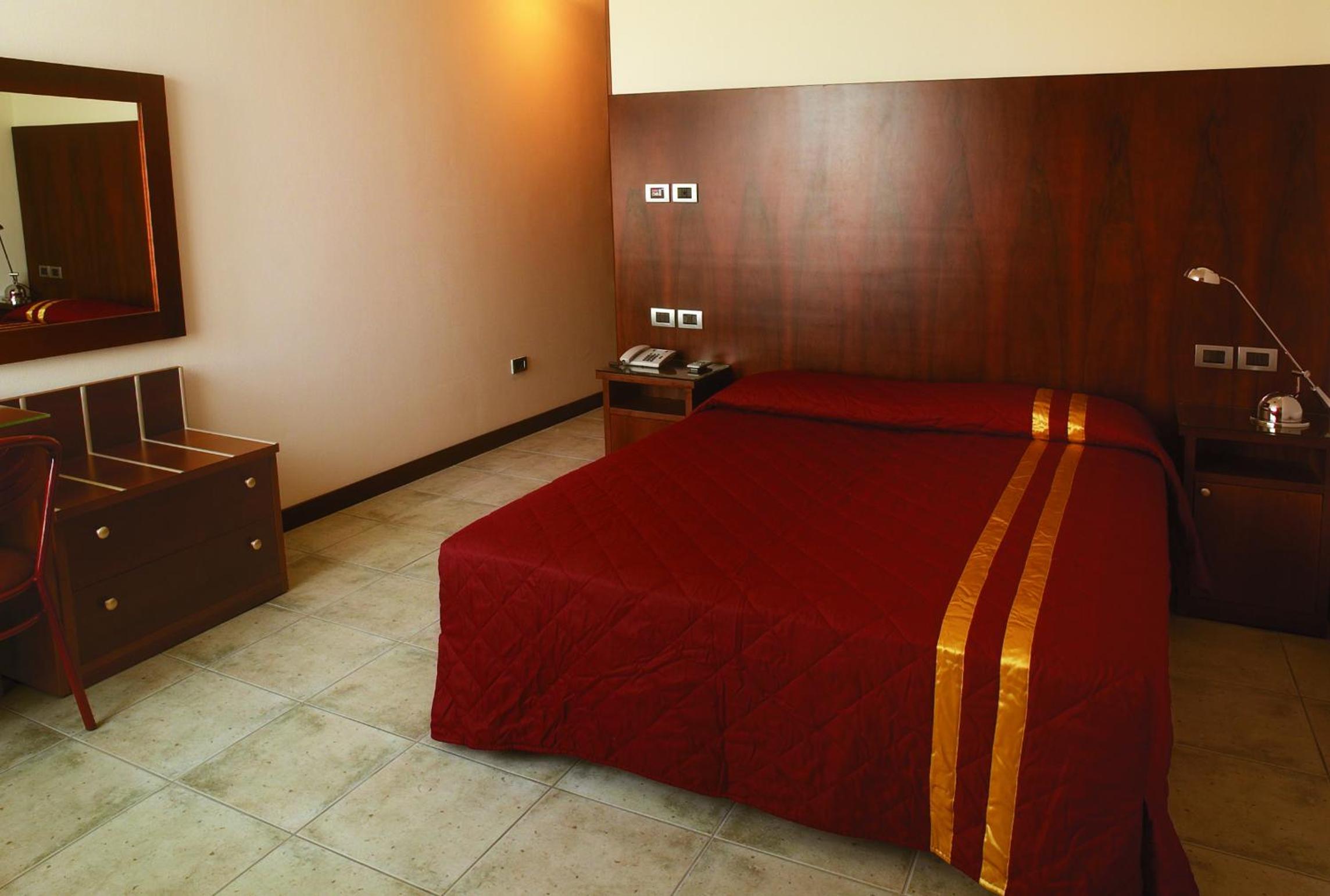 Double or Twin Room with Extra Bed - Photo 1