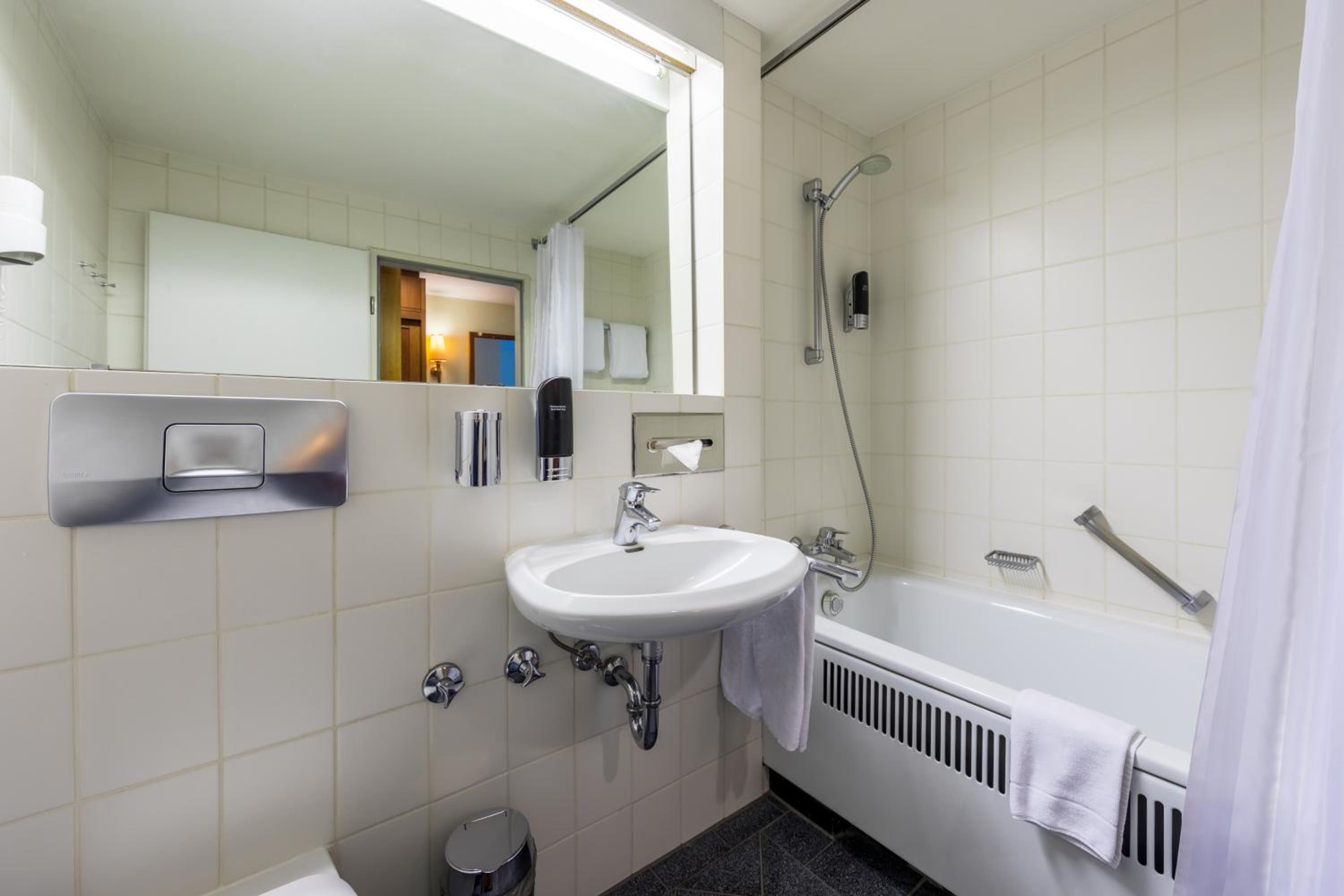 Standard Twin Room - Photo 3