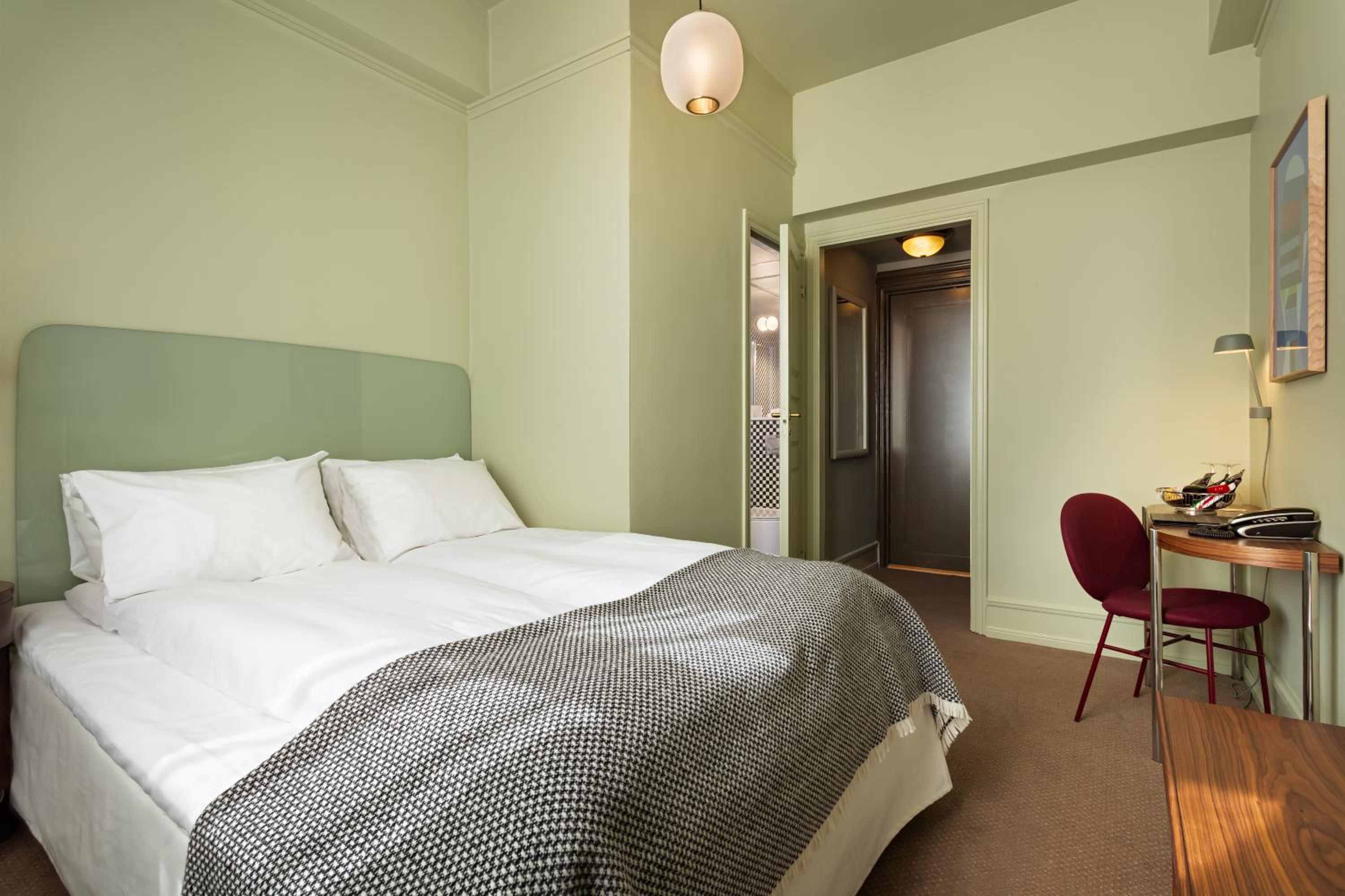 Standard Queen Room - Photo 1