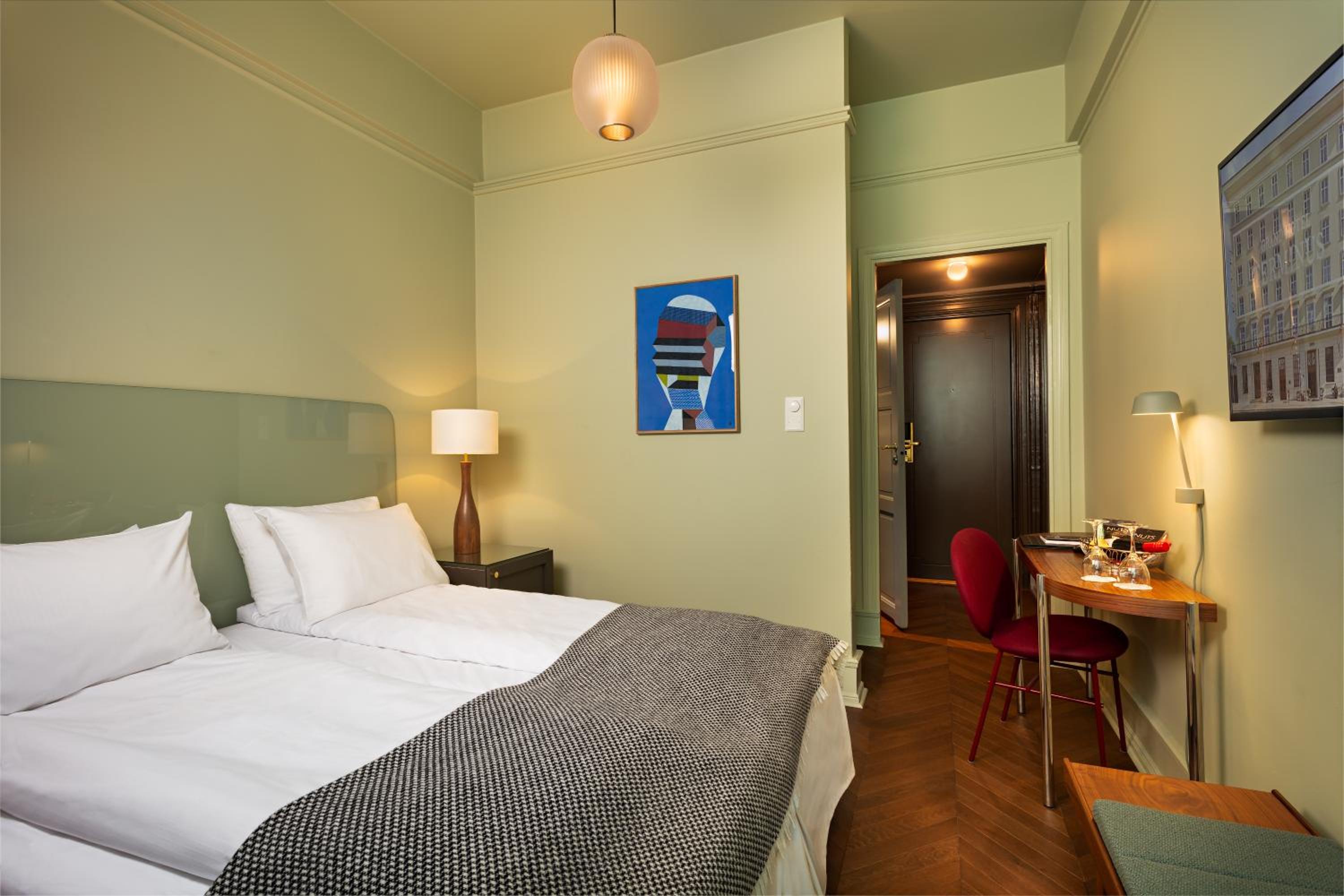 Standard Queen Room - Photo 3