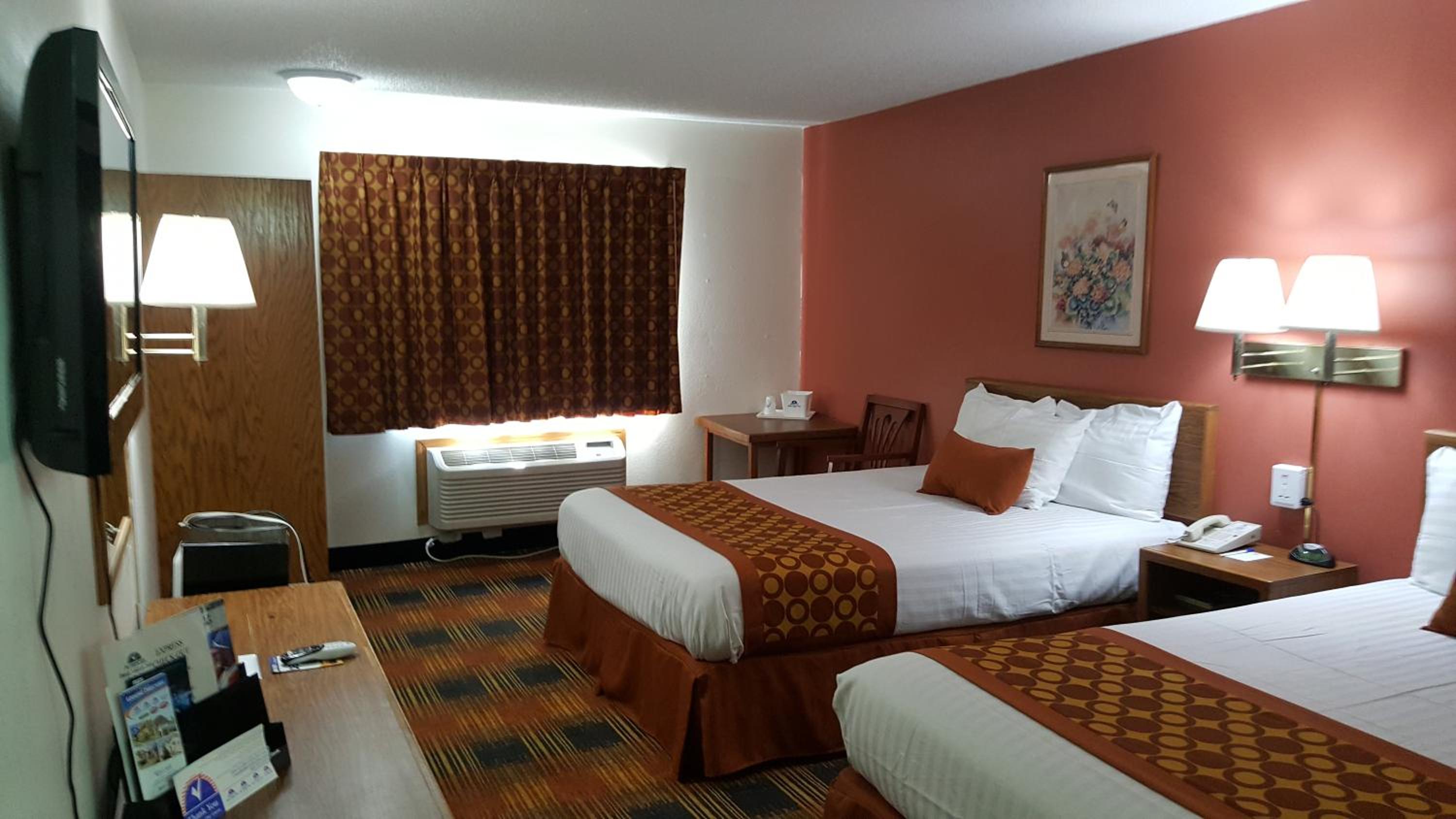 Queen Room with Two Queen Beds - Photo 1