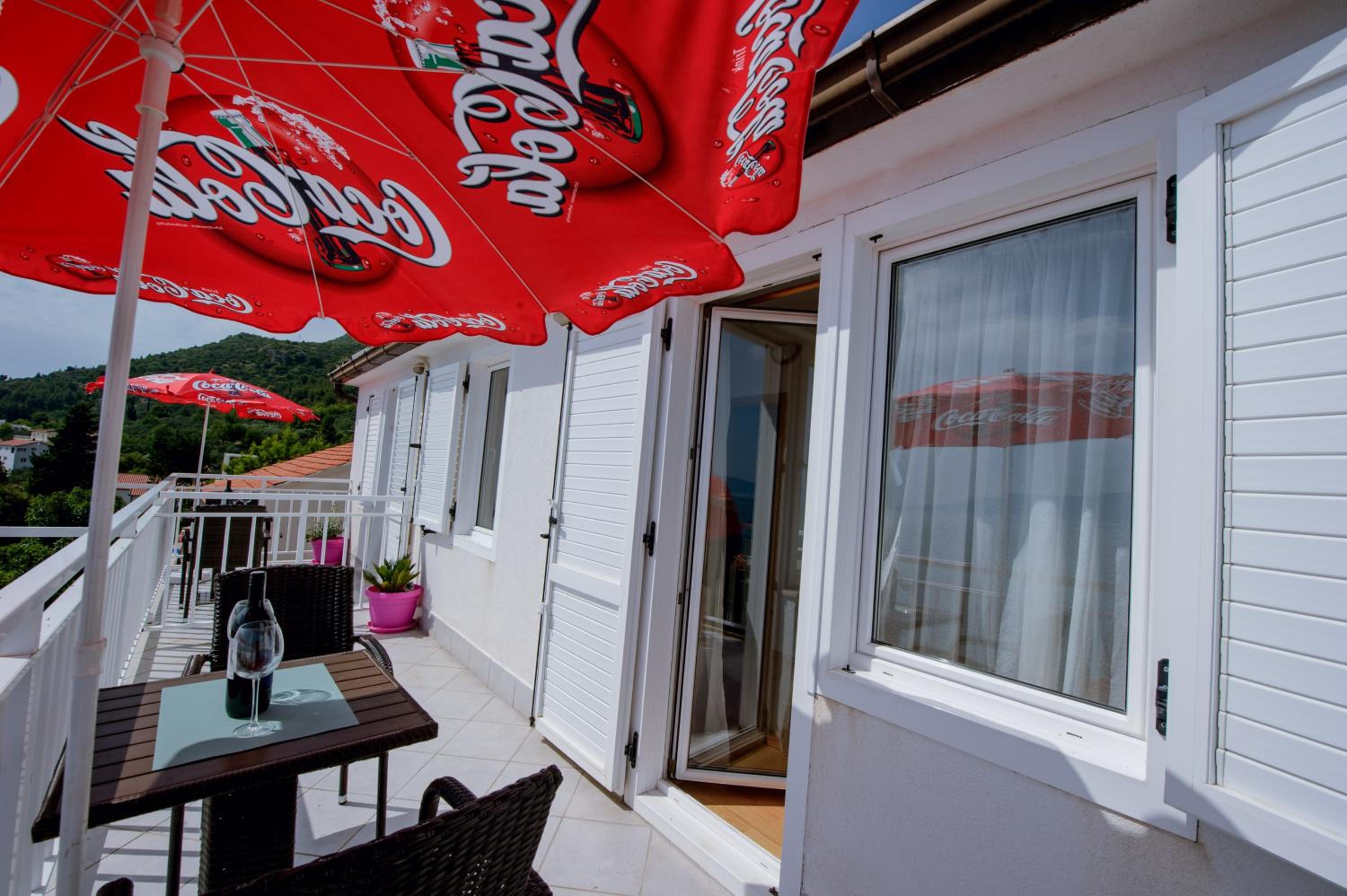Double Room with Balcony and Sea View - Photo 7