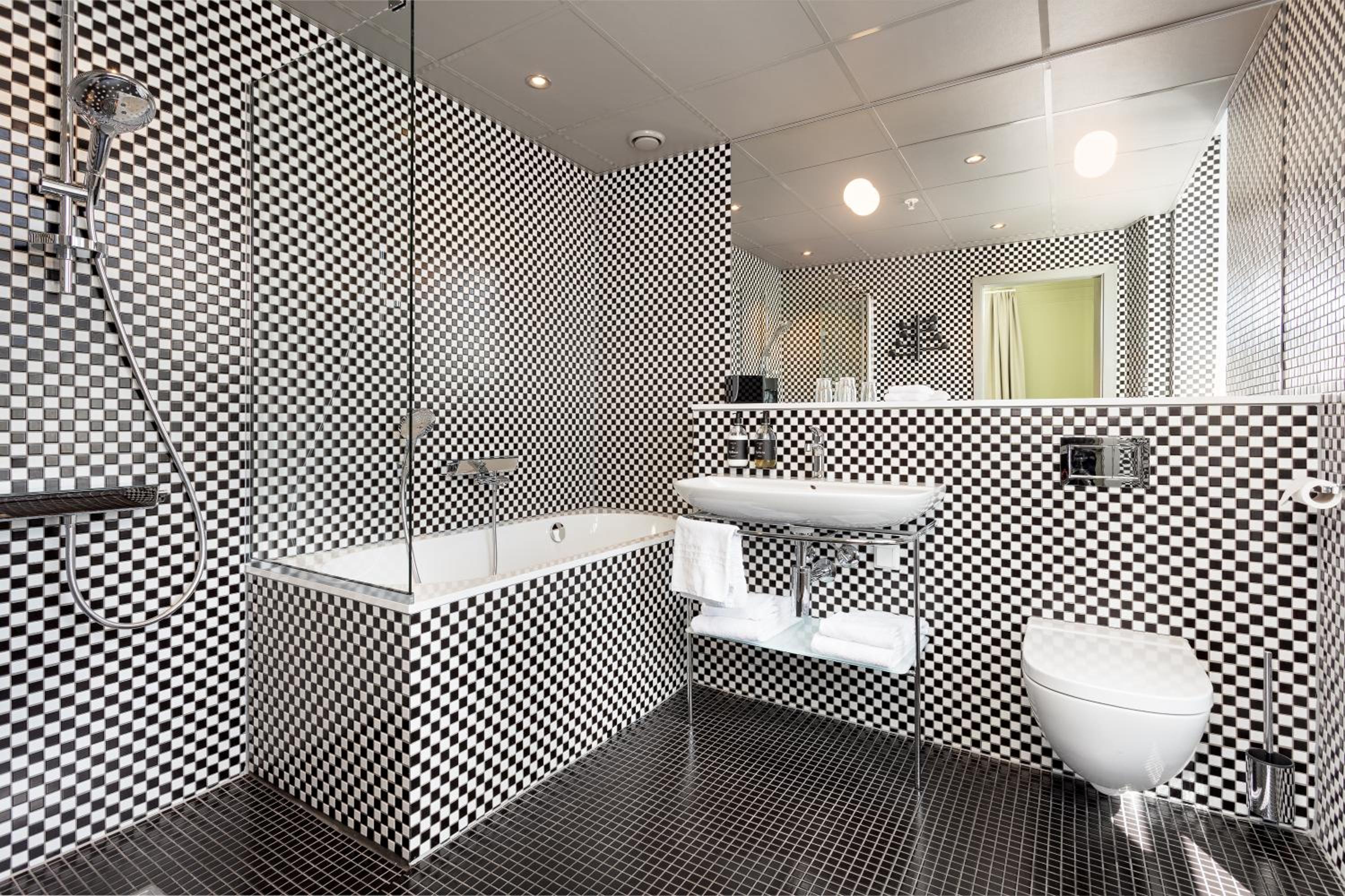 Junior King Suite - Photo 2