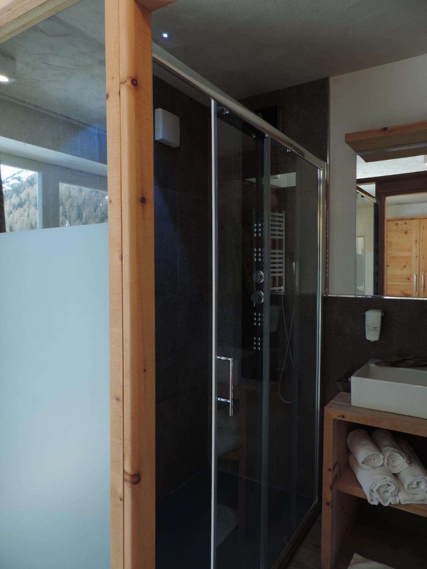 Deluxe Room - Photo 2