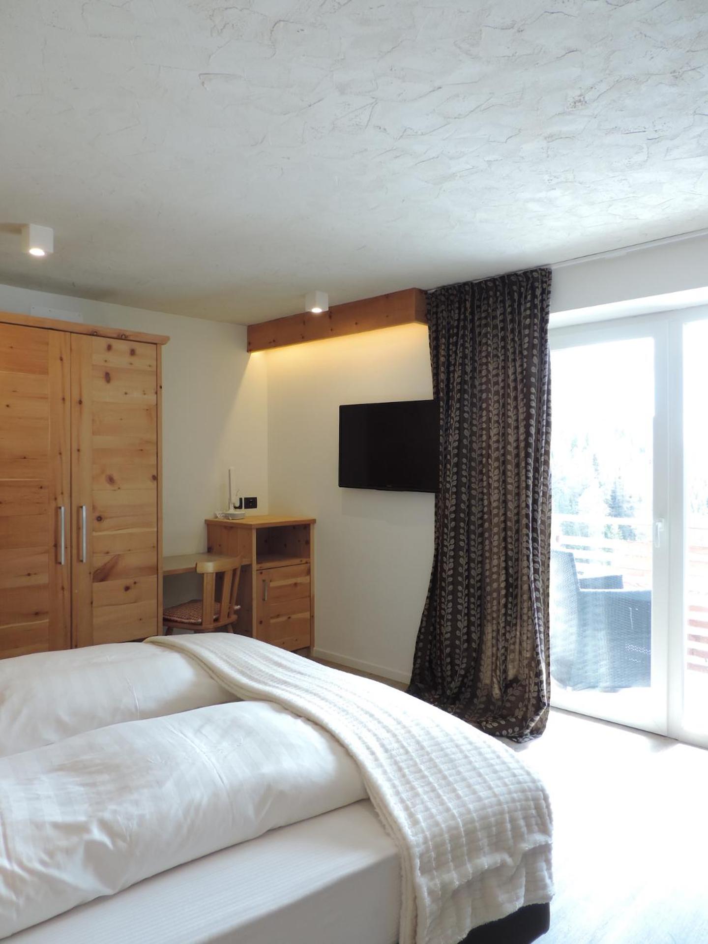 Deluxe Room - Photo 5