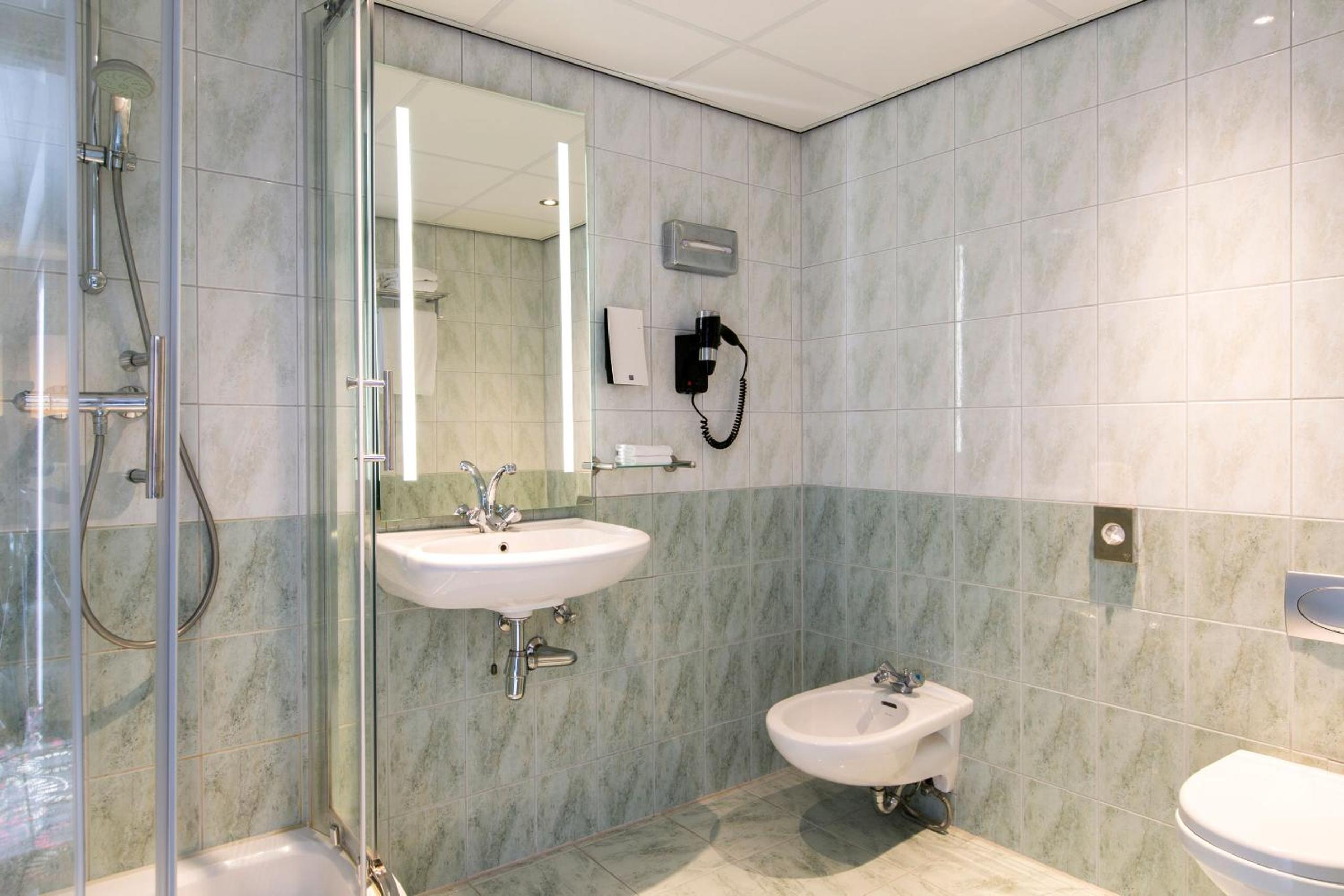 Suite 1 Double Bed - Extra Bed possible thumbnail 5