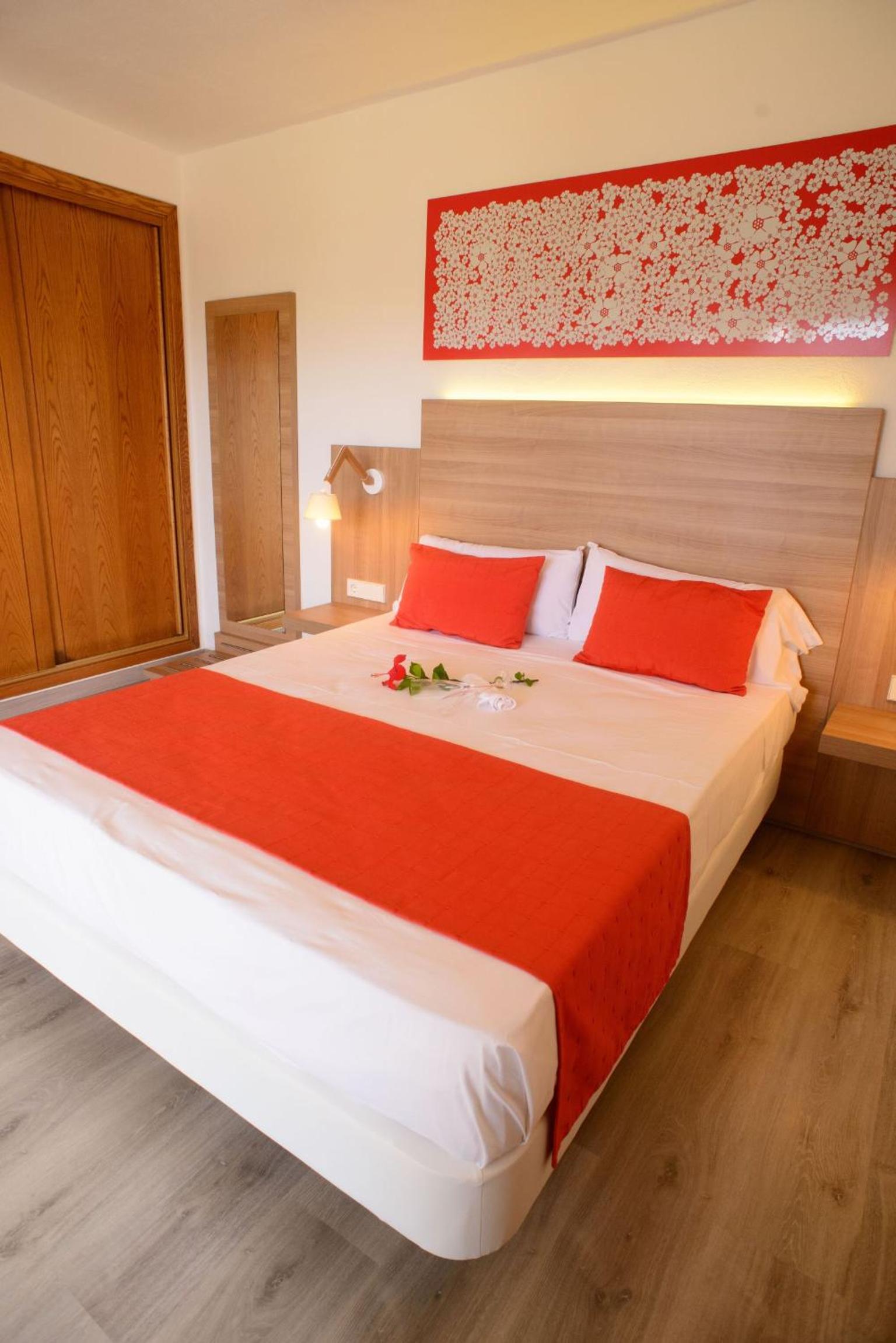 Double Room with Garden View - Photo 6