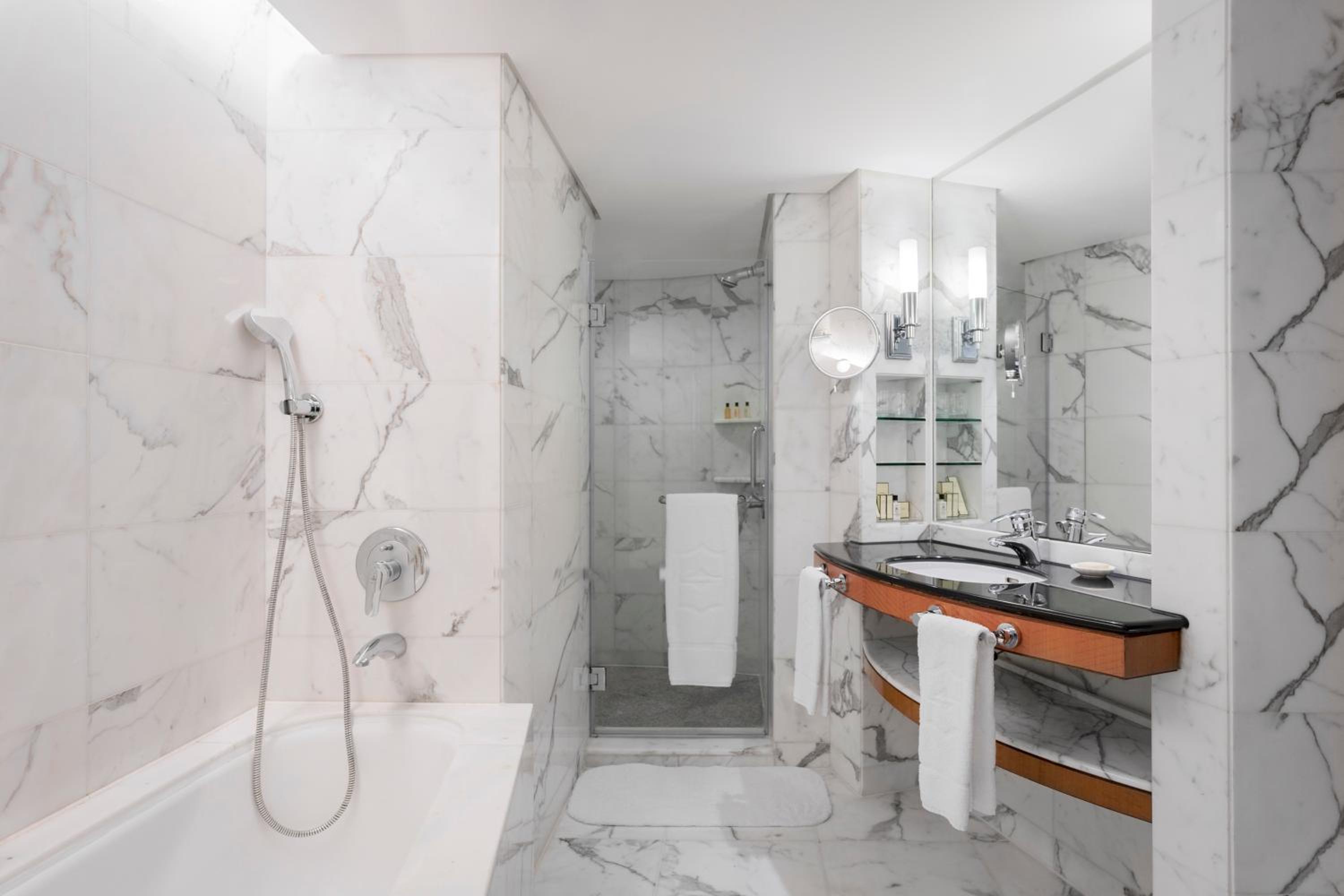 Deluxe King Room with Harbor View