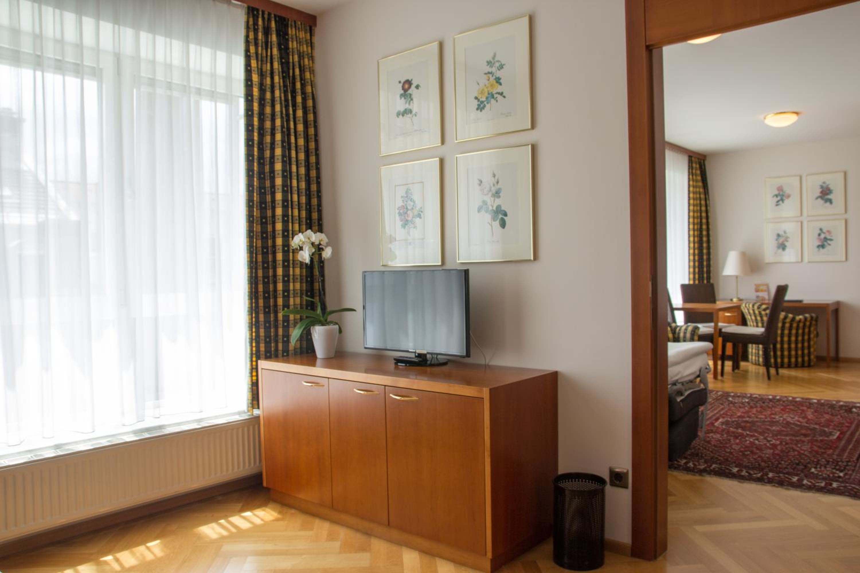 One-Bedroom Apartment - Photo 3