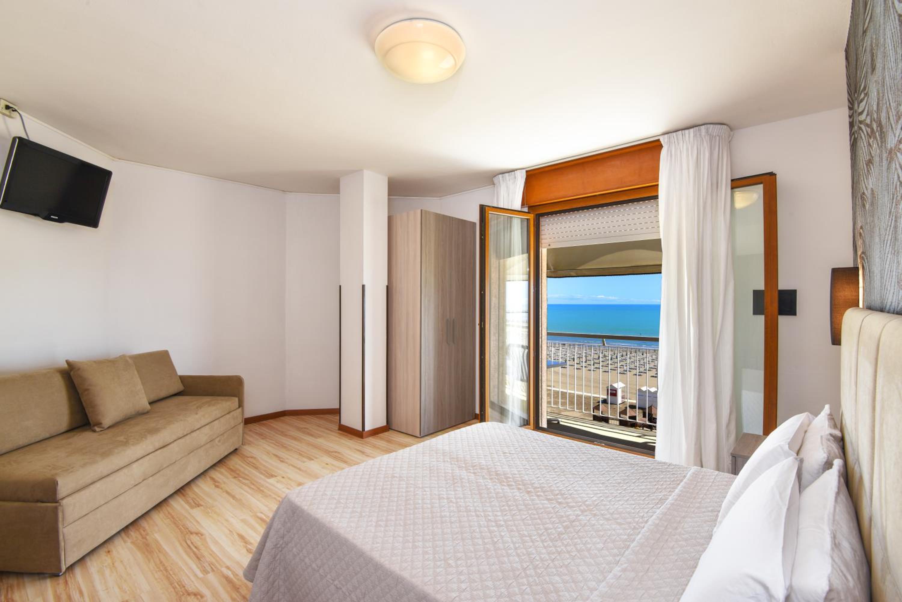 Double Room with  Lateral Sea View