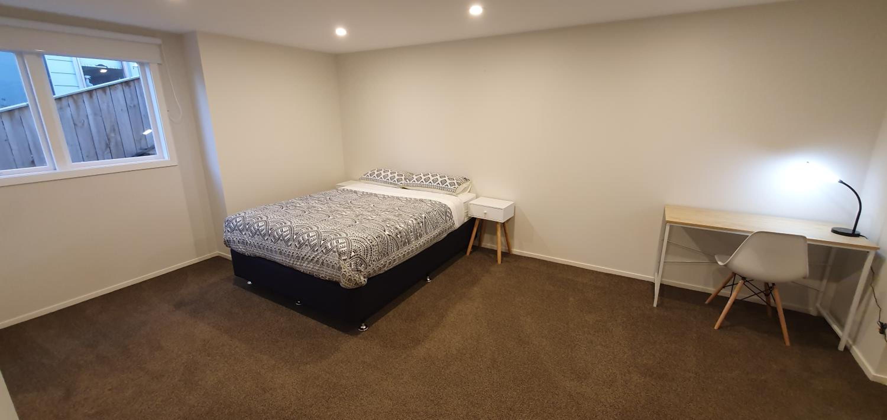 Queen Room photo 1