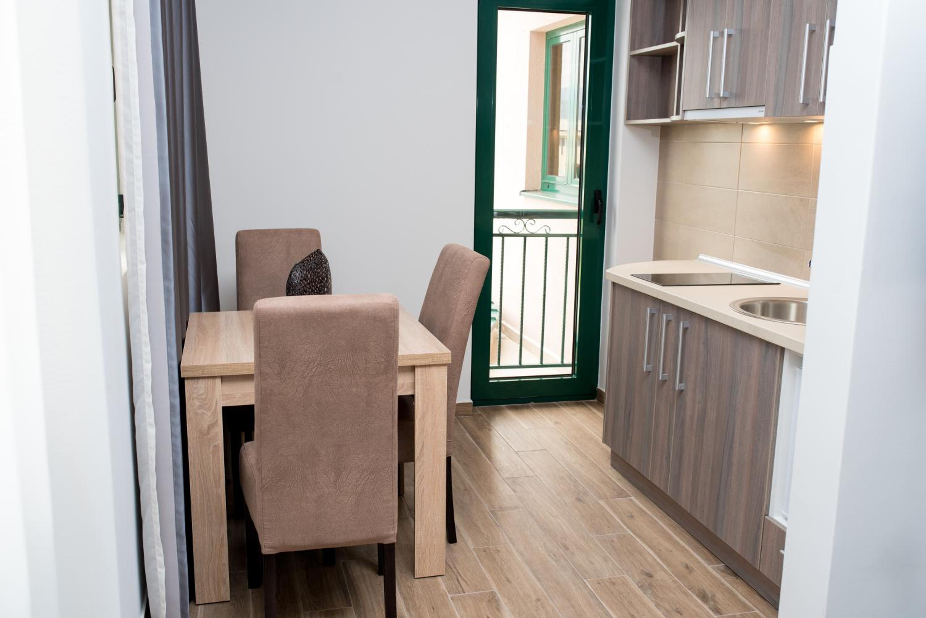 King Suite with Balcony photo 3