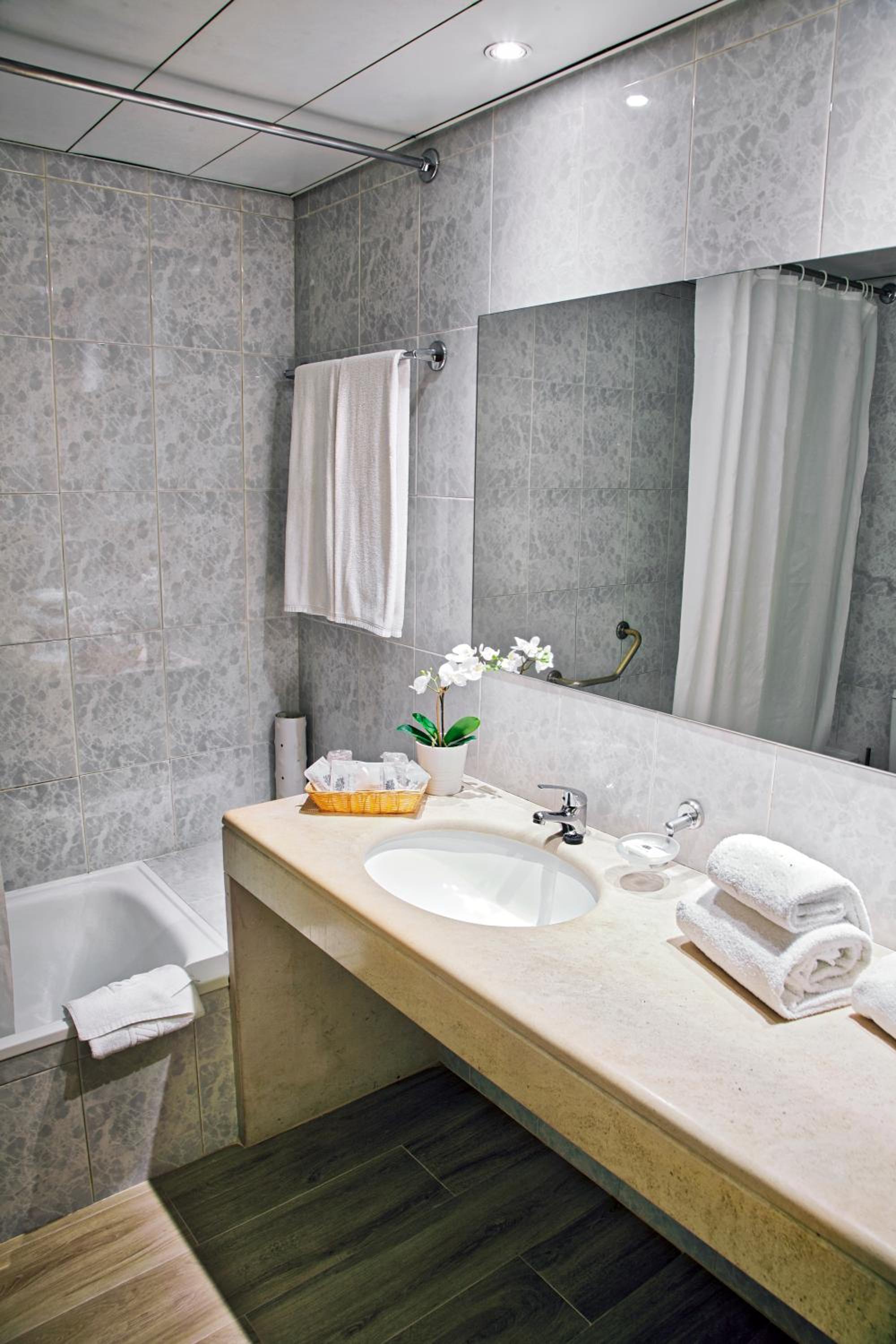 Studio Apartment - Photo 8