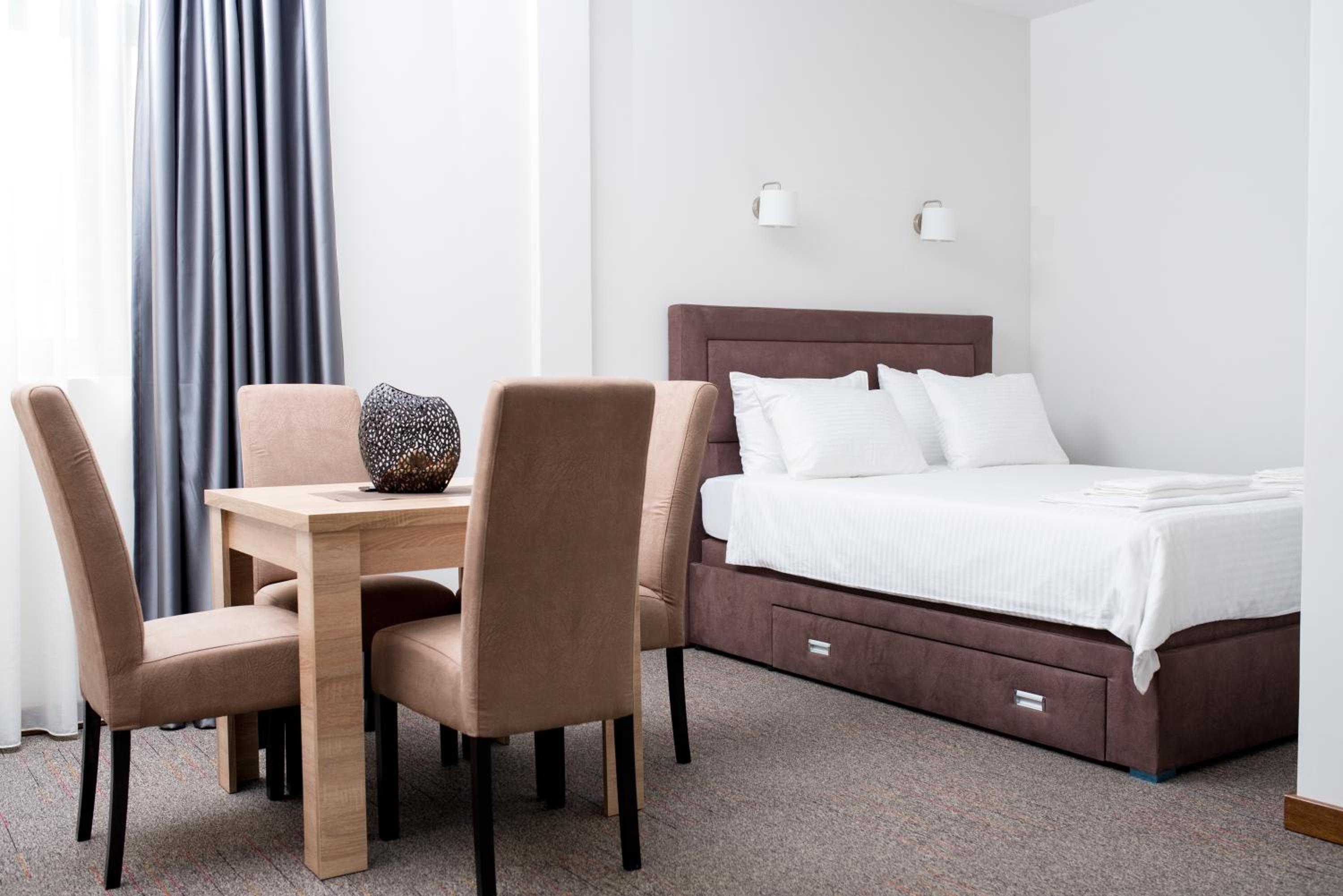King Suite with Balcony photo 1