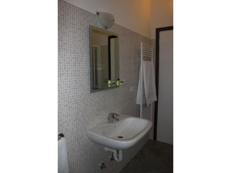Double or Twin Room photo 3
