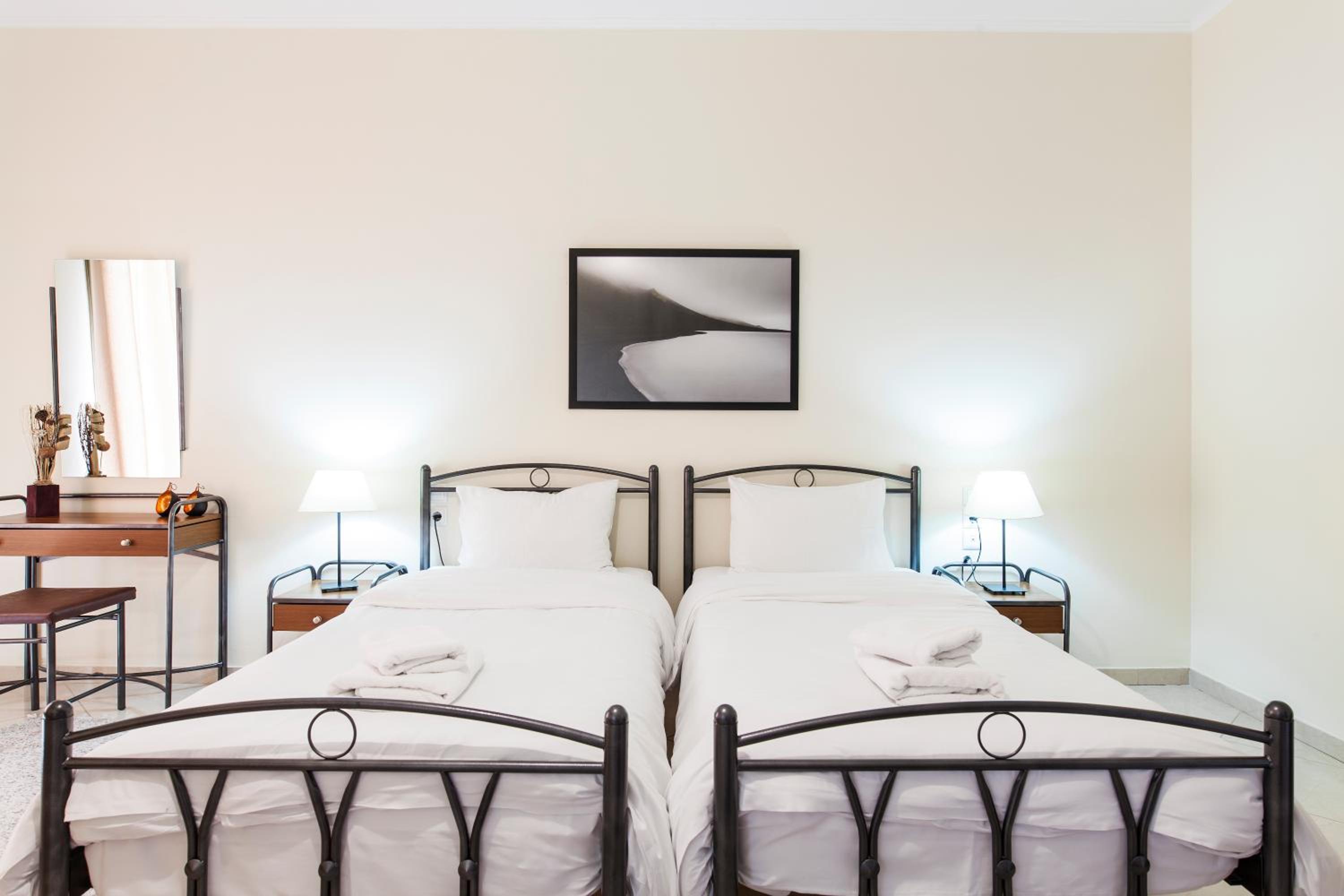 Standard Twin Room with Garden View - Photo 2