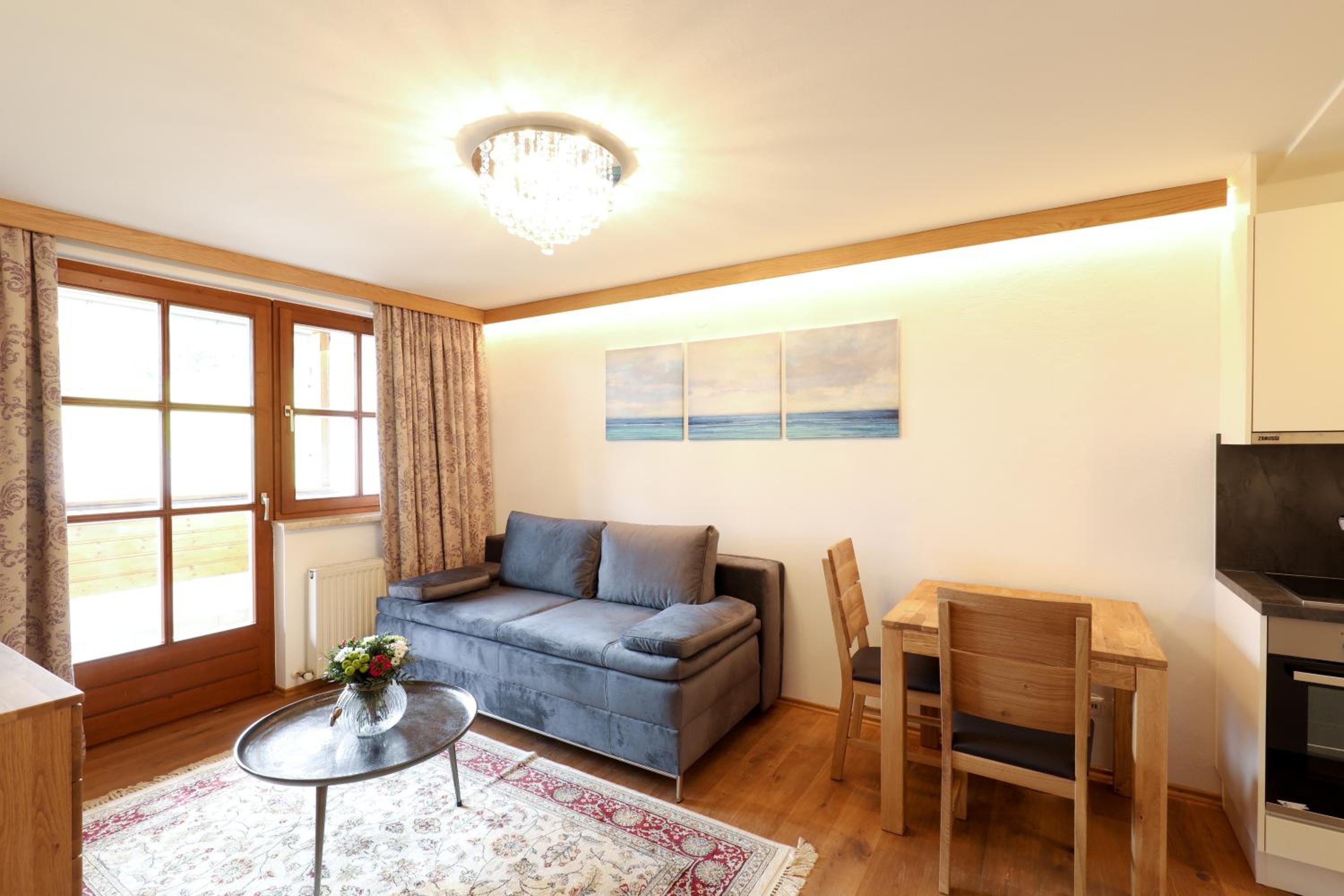Apartment with Balcony photo 2