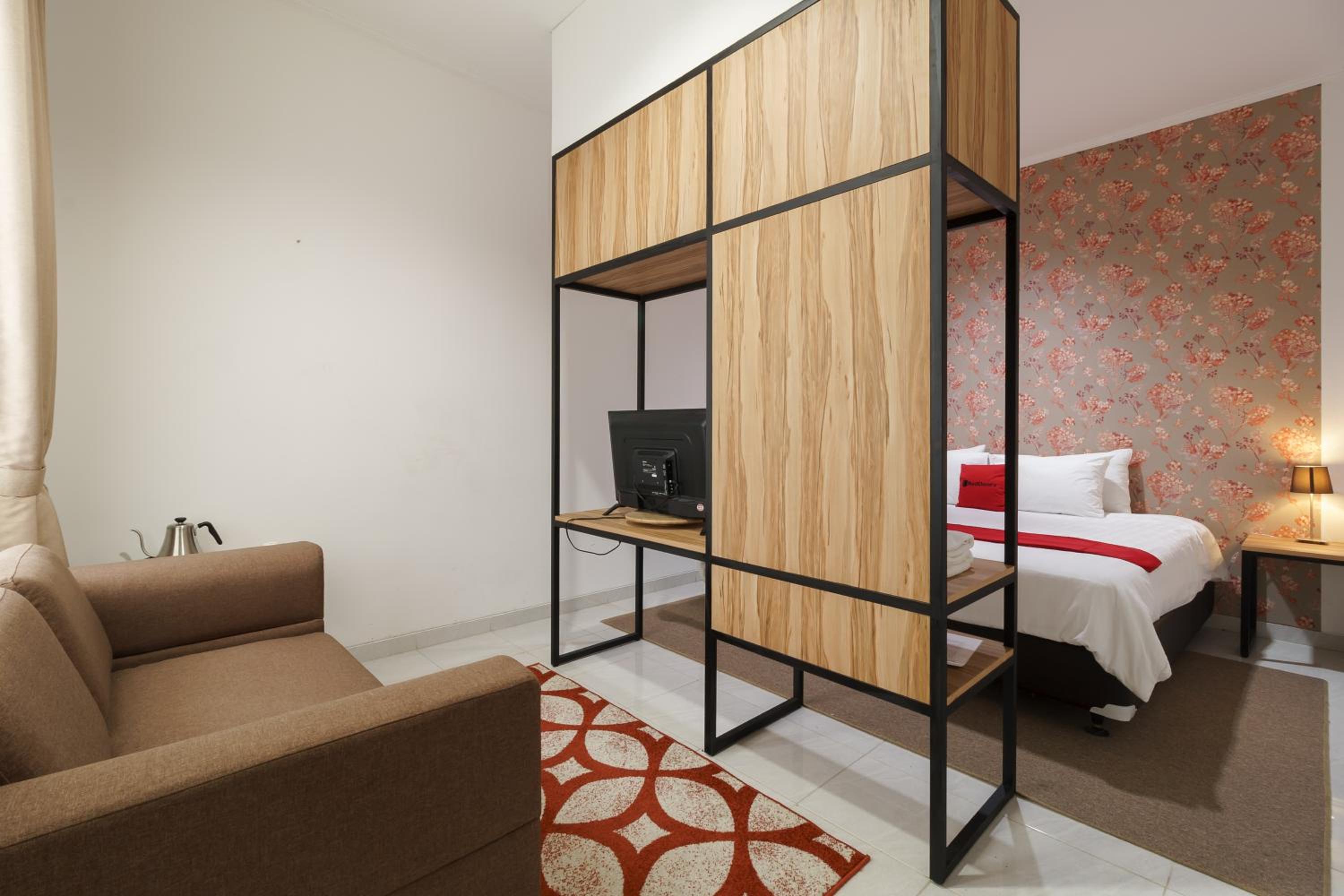Deluxe Room - Photo 5