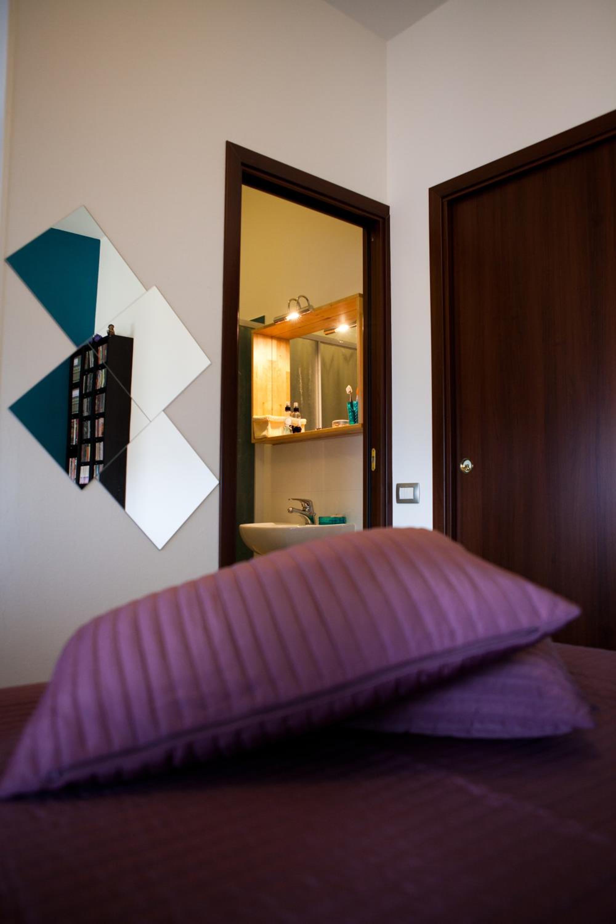 Single Room photo 3