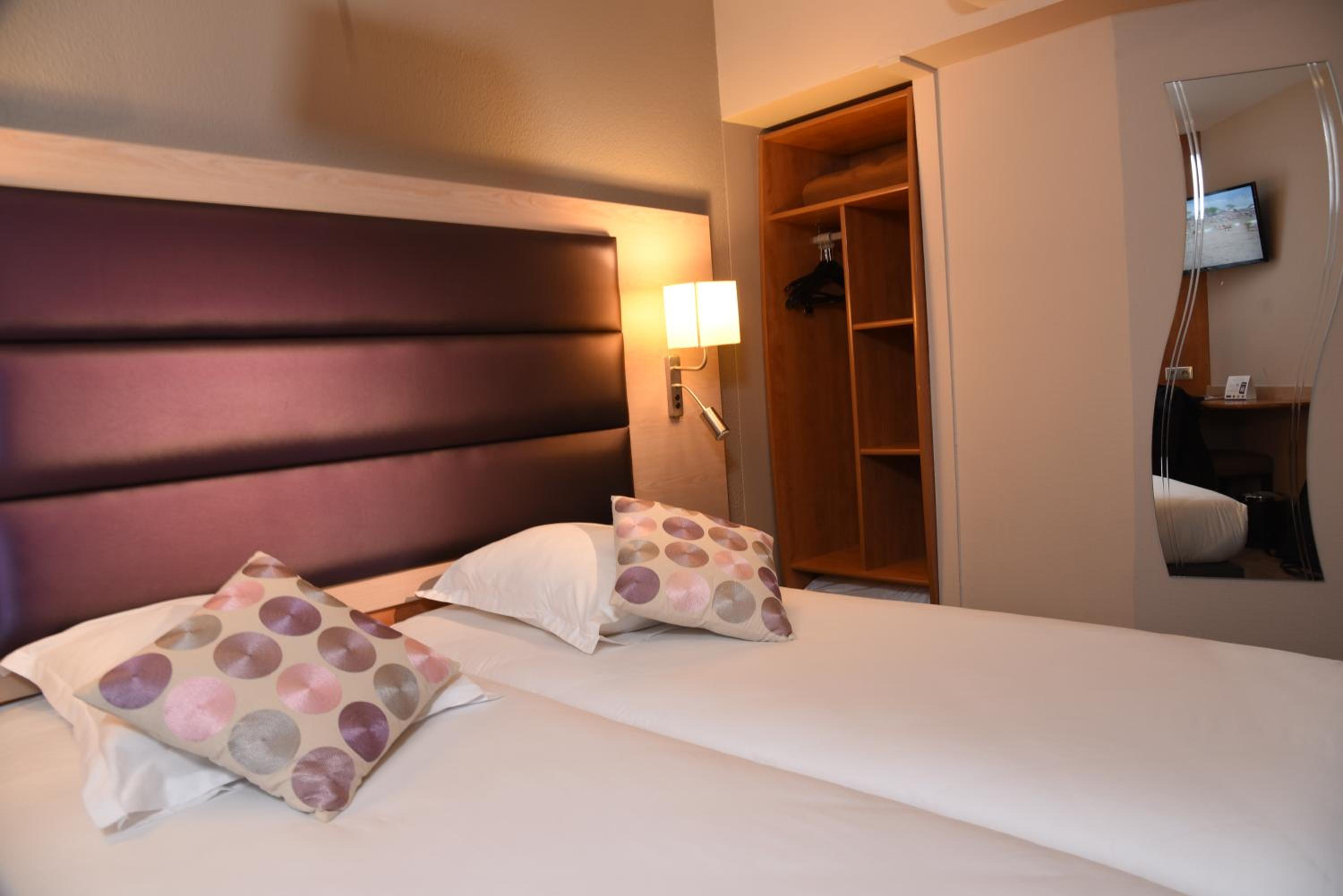 Double or Twin Room - Photo 4