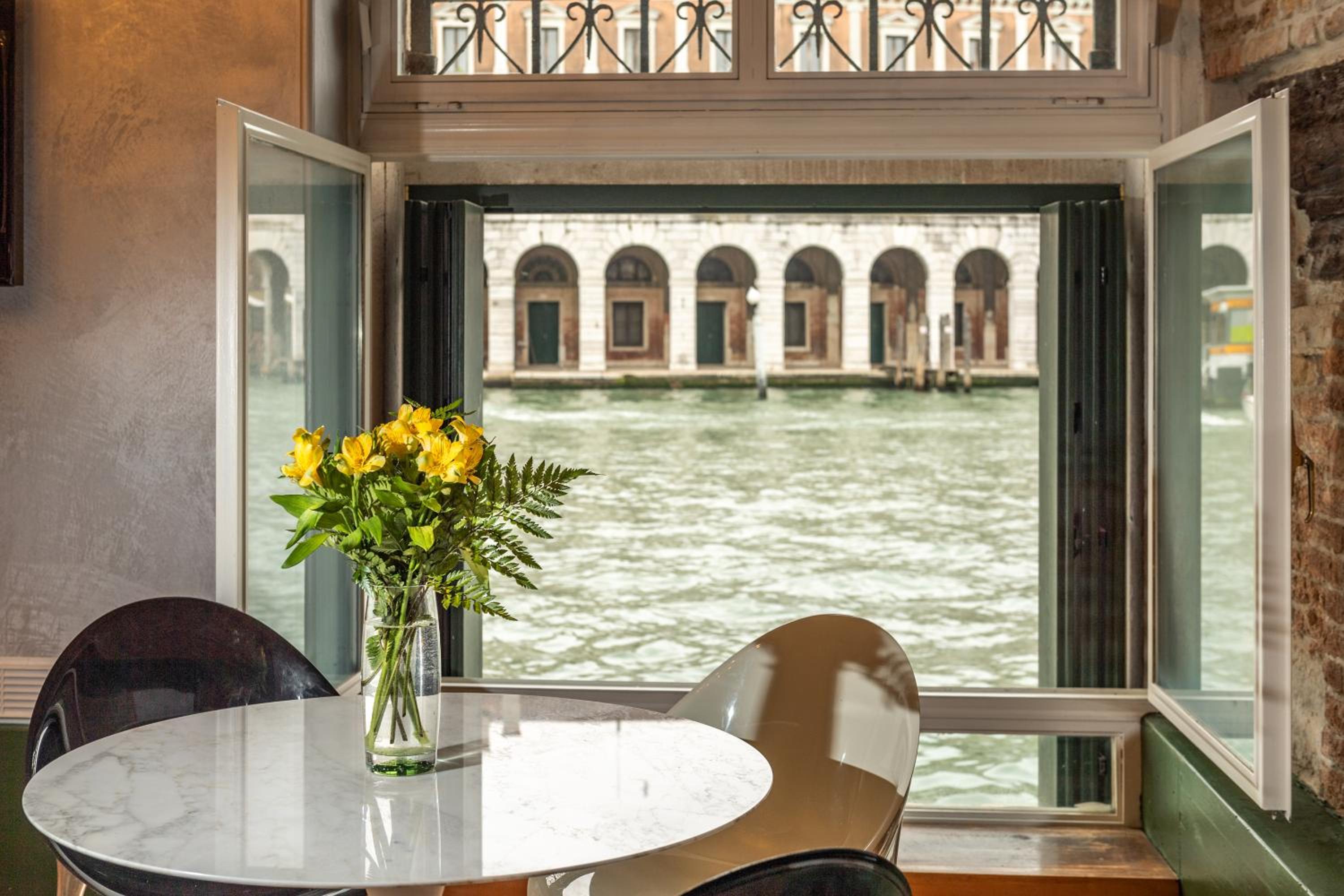 Apartment on the Grand Canal photo 3