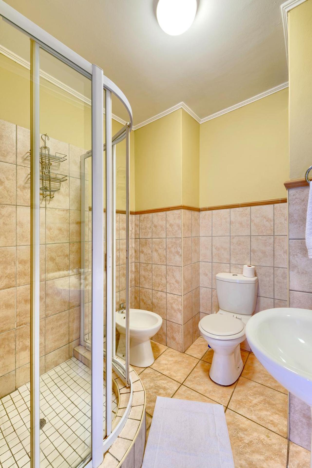 Two-Bedroom Apartment - Photo 11