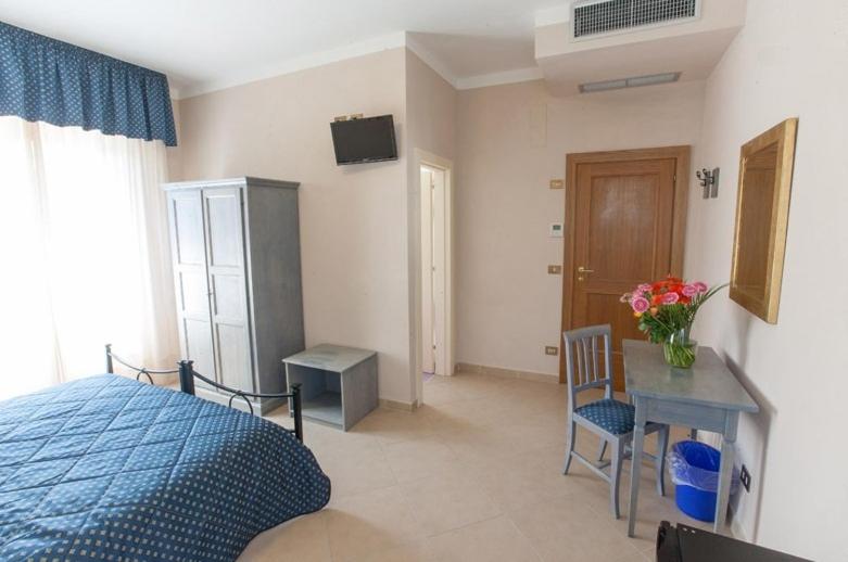 Double or Twin Room photo 2