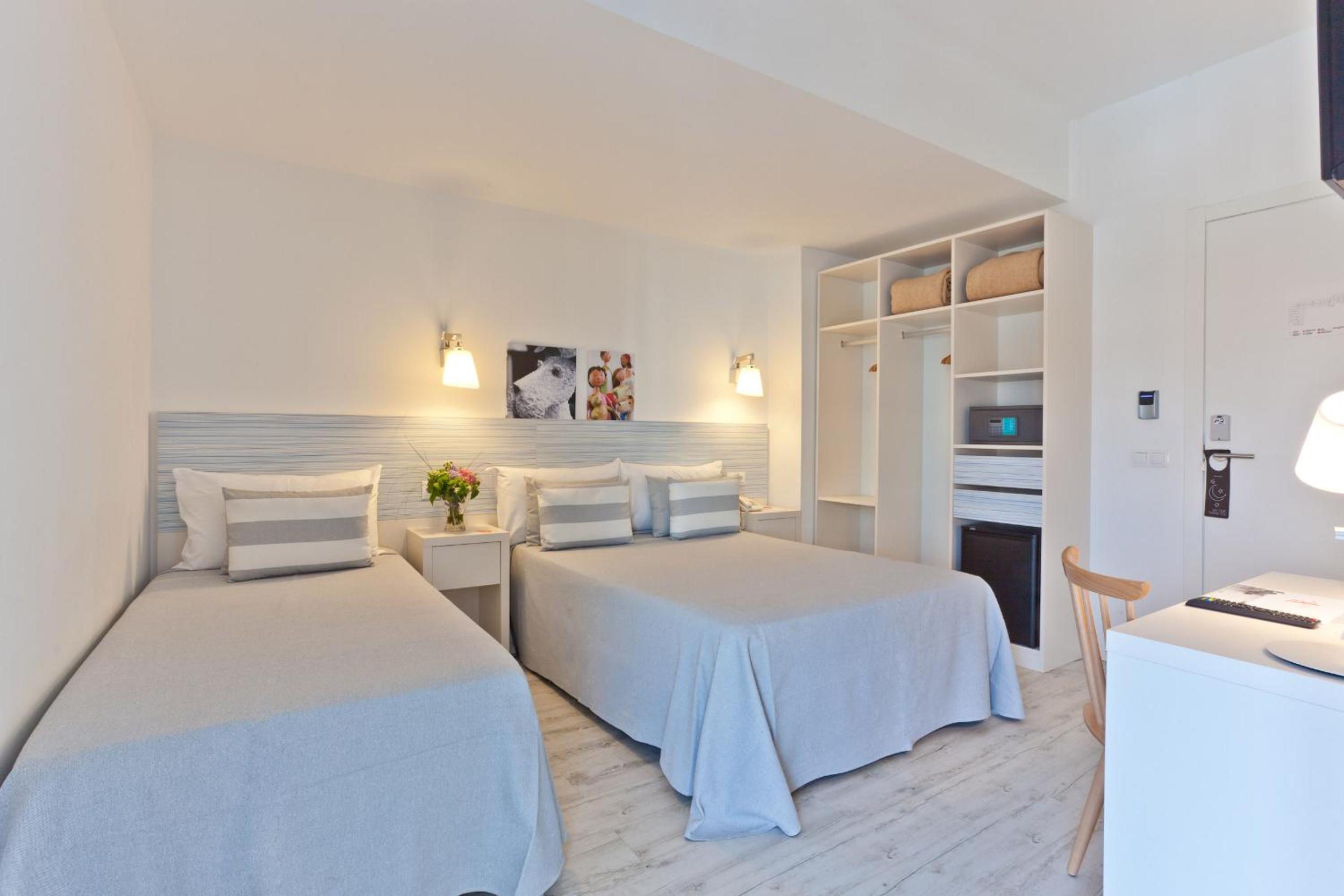Habitación Triple Deluxe con Vista a la Piscina (2 Adultos + 1 niño)