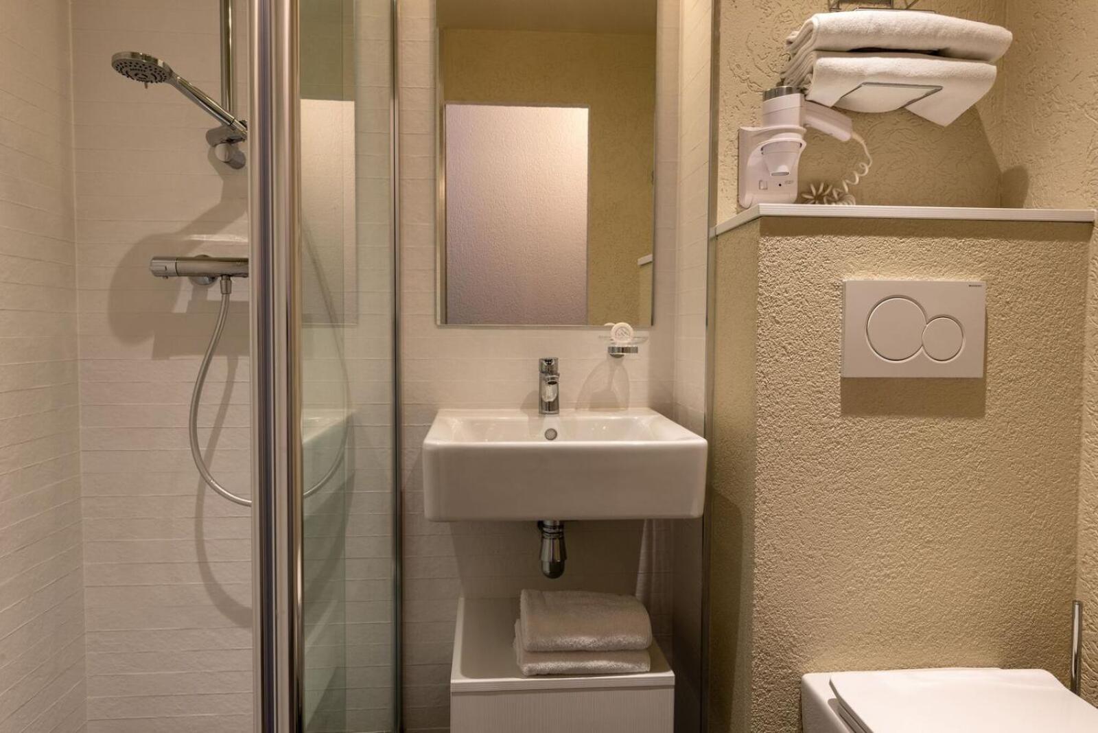 Standard Room photo 3