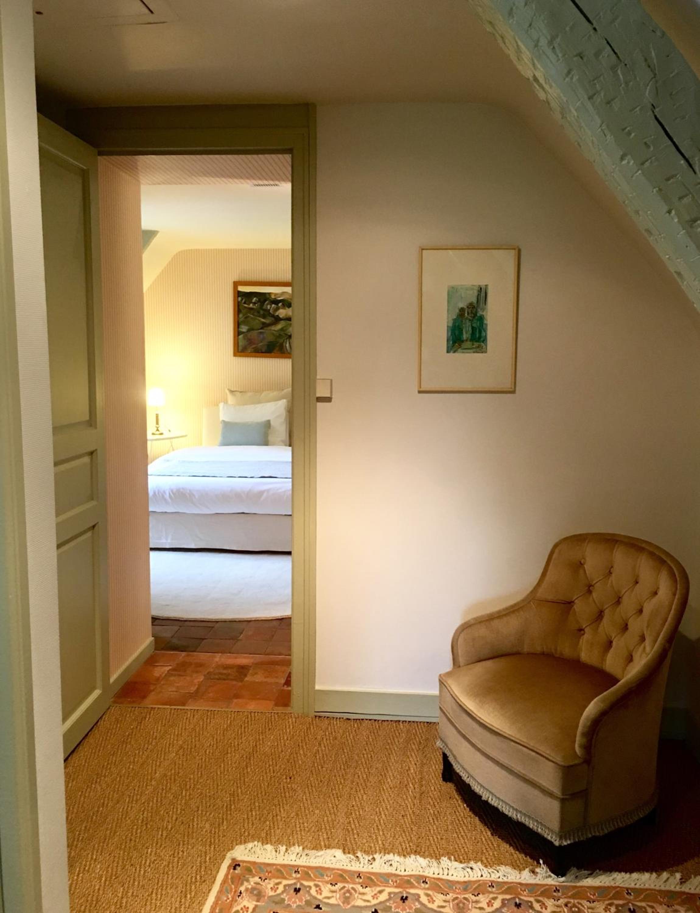Two-Bedroom Suite - Photo 4