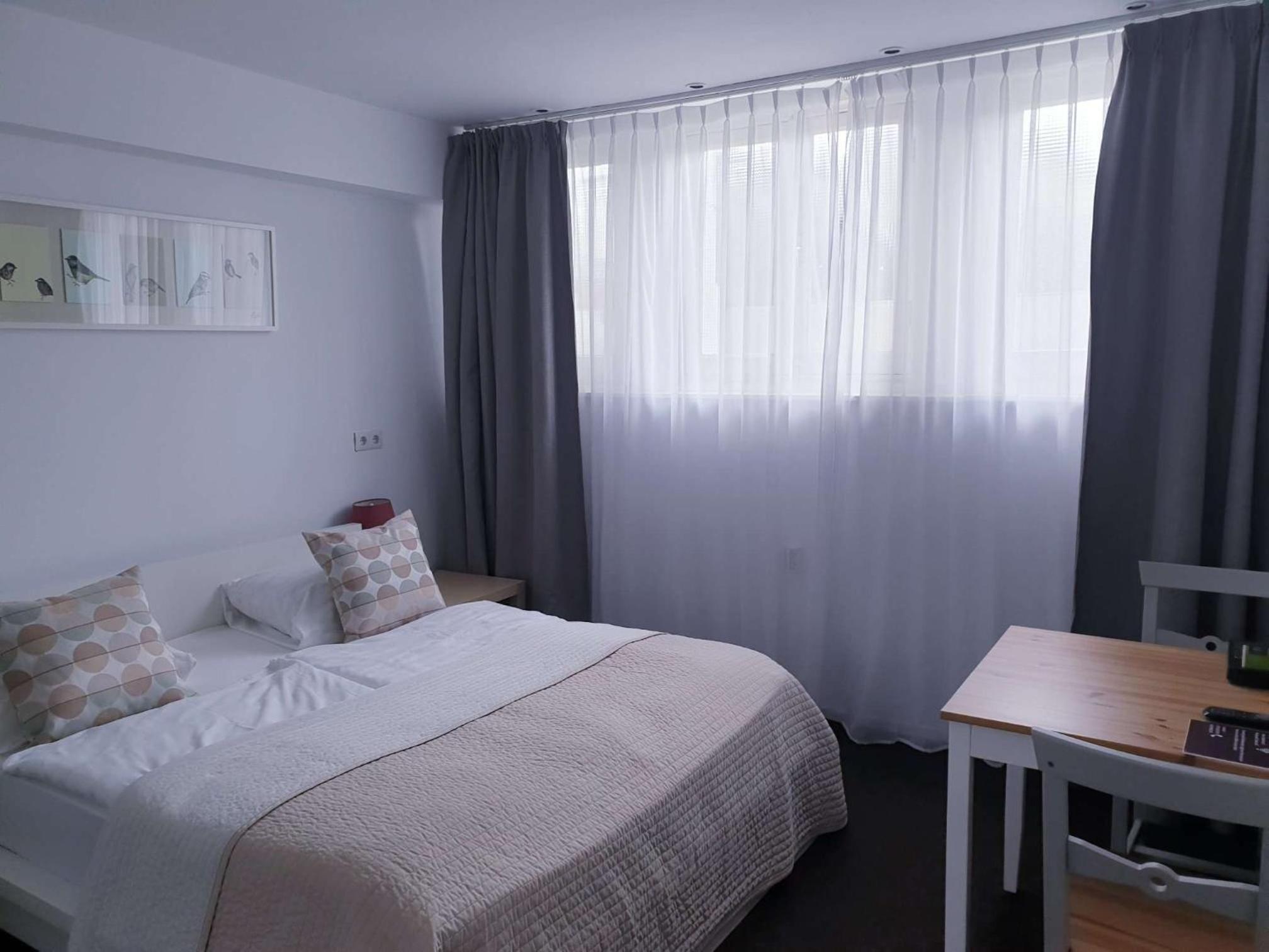Economy Twin Room photo 1