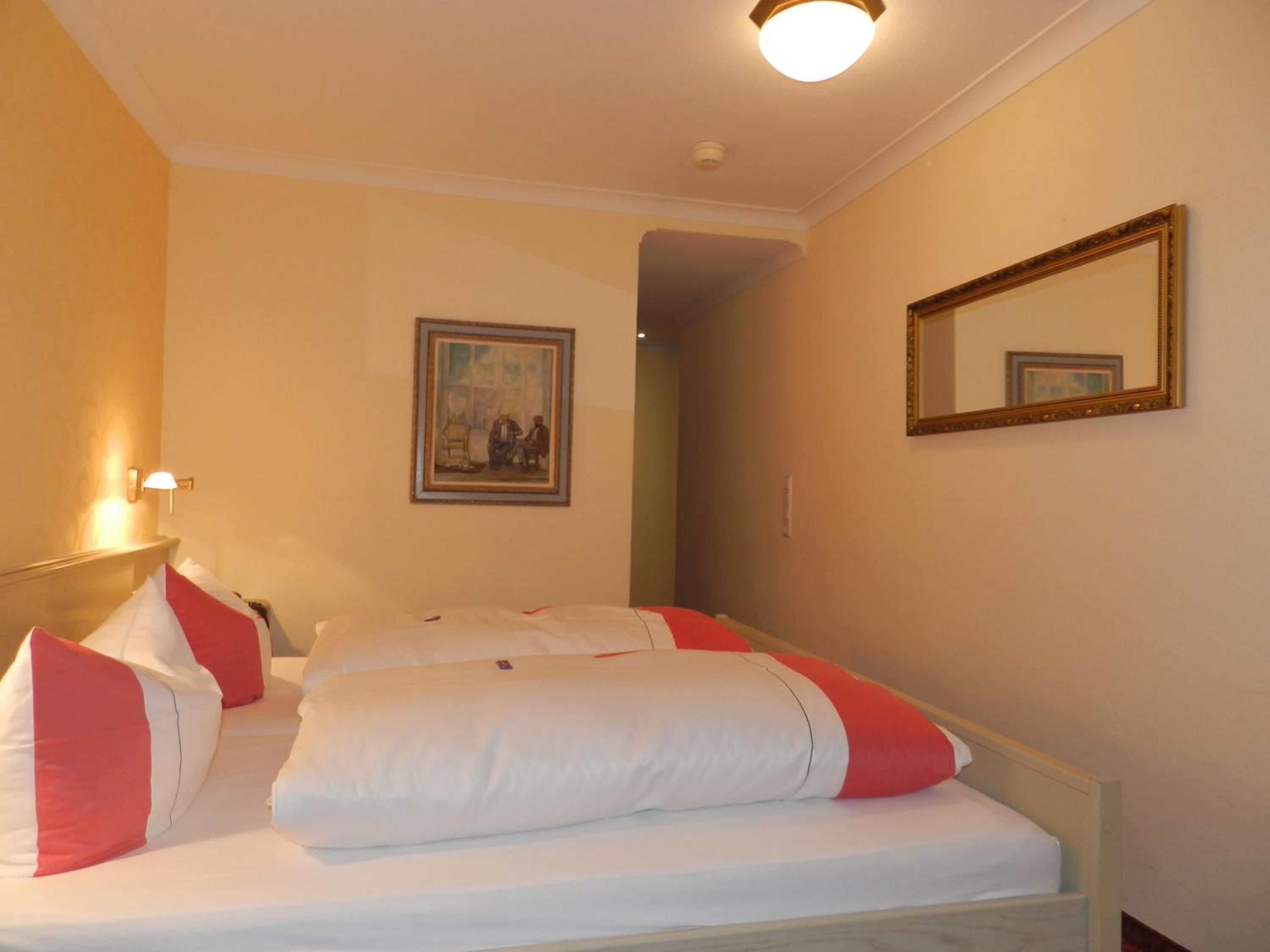 Economy Double Room - Photo 4