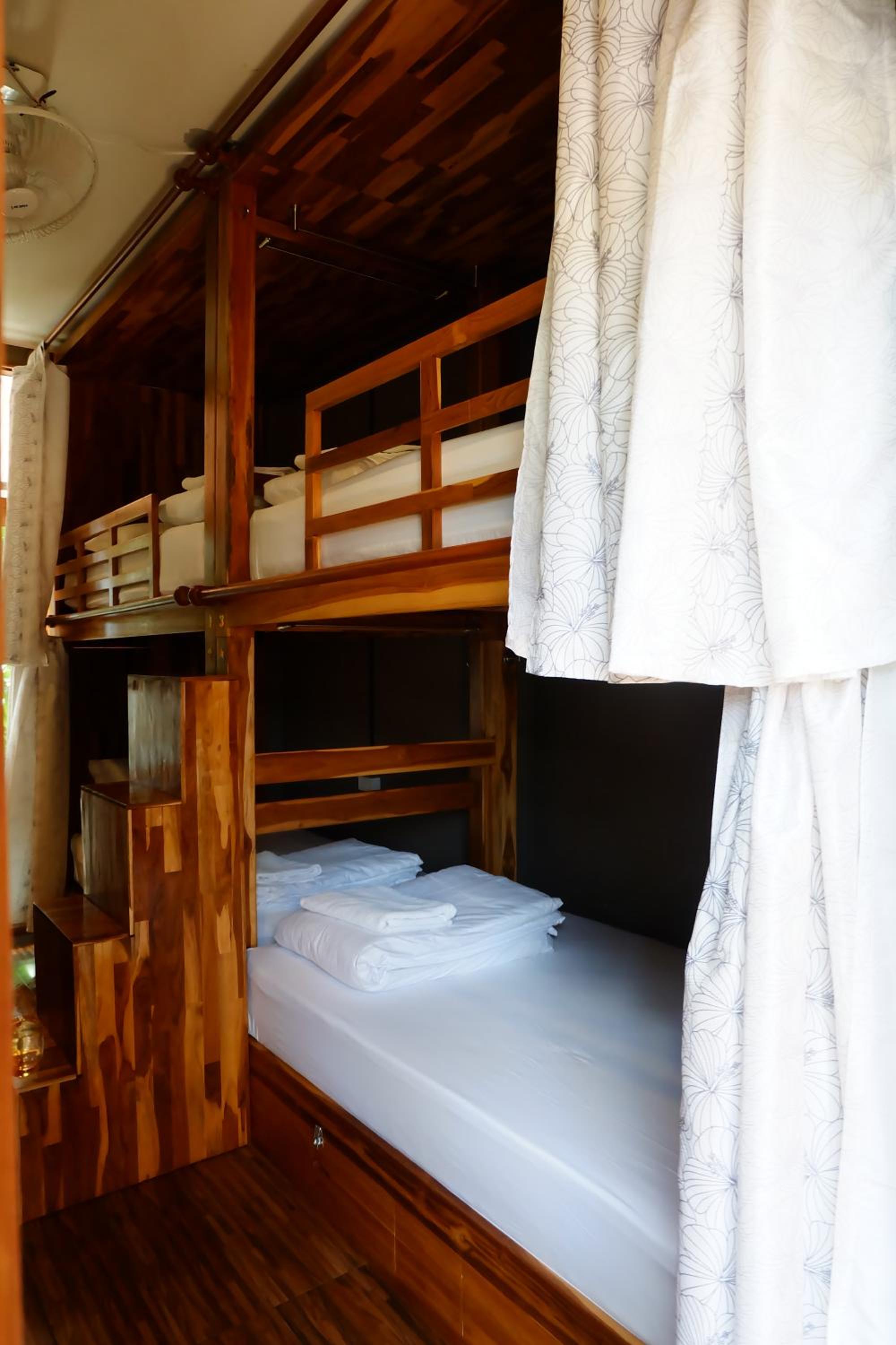 Posto Letto in Dormitorio Misto con 4 Letti