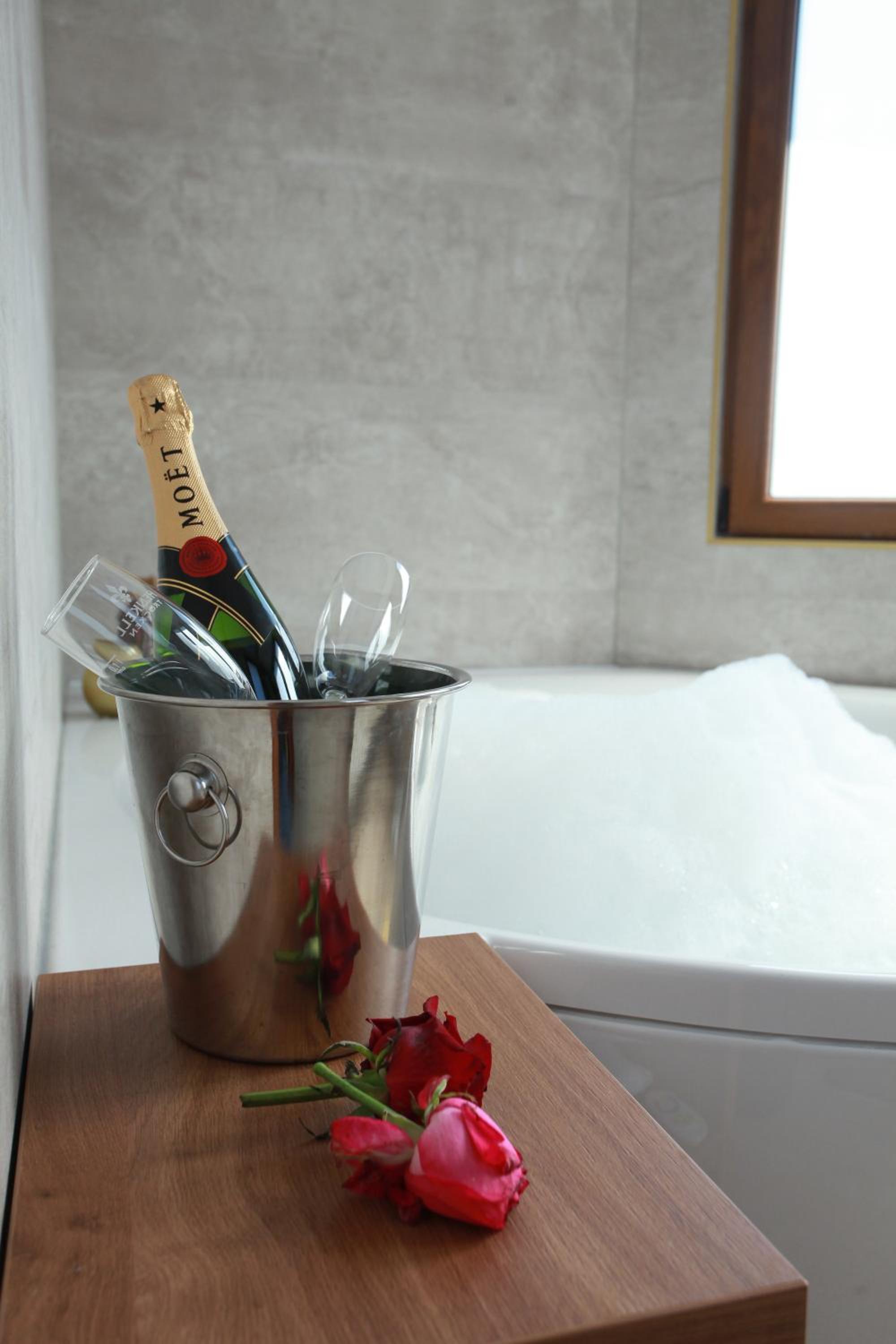 Suite with Spa Bath - Photo 24