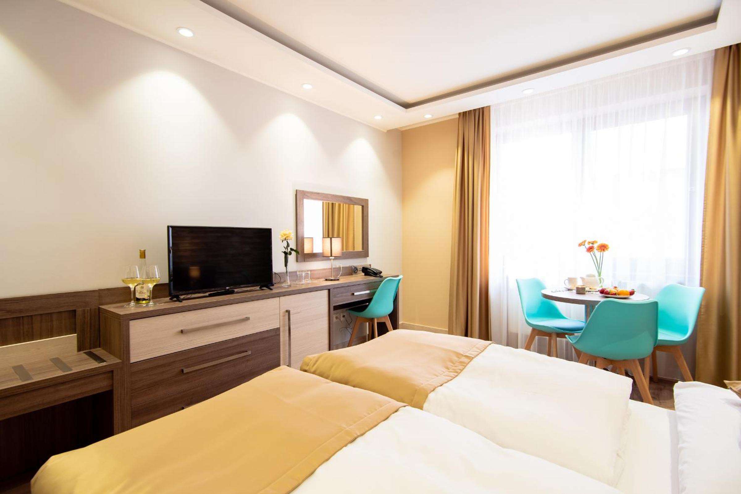 Deluxe Double Room - Photo 17