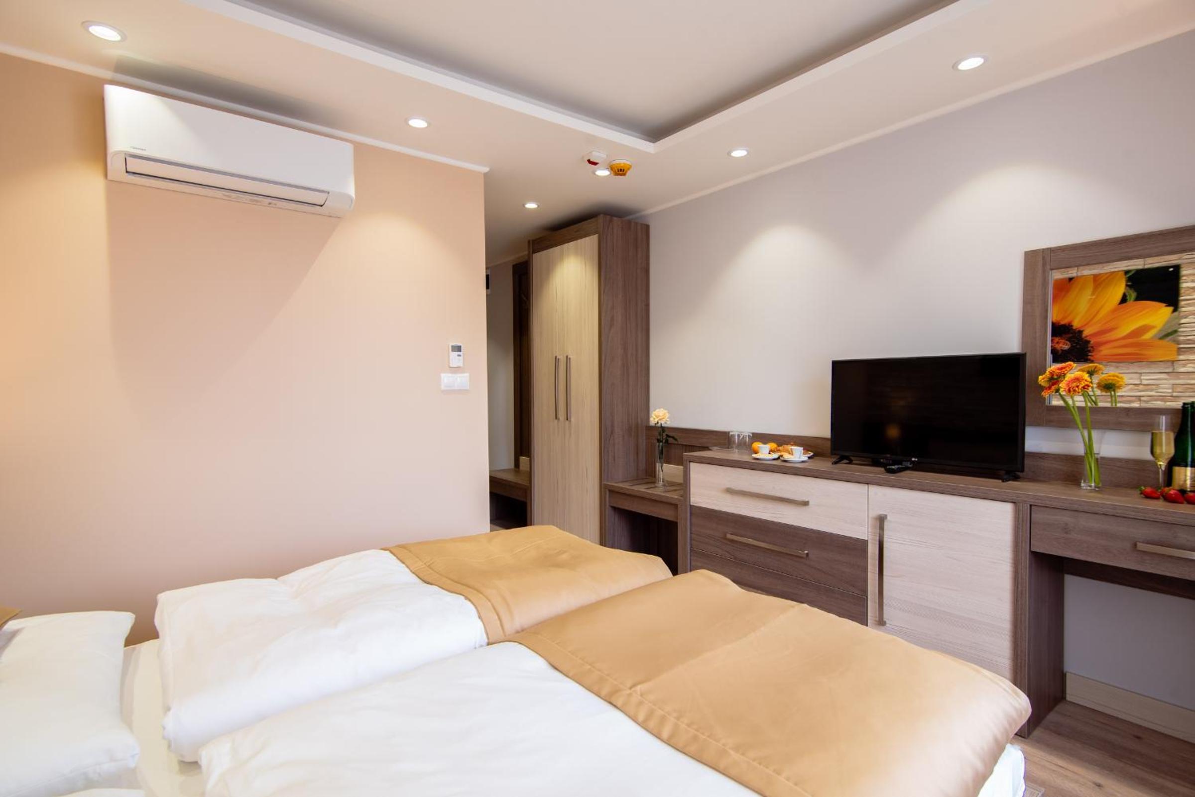 Suite - Photo 10