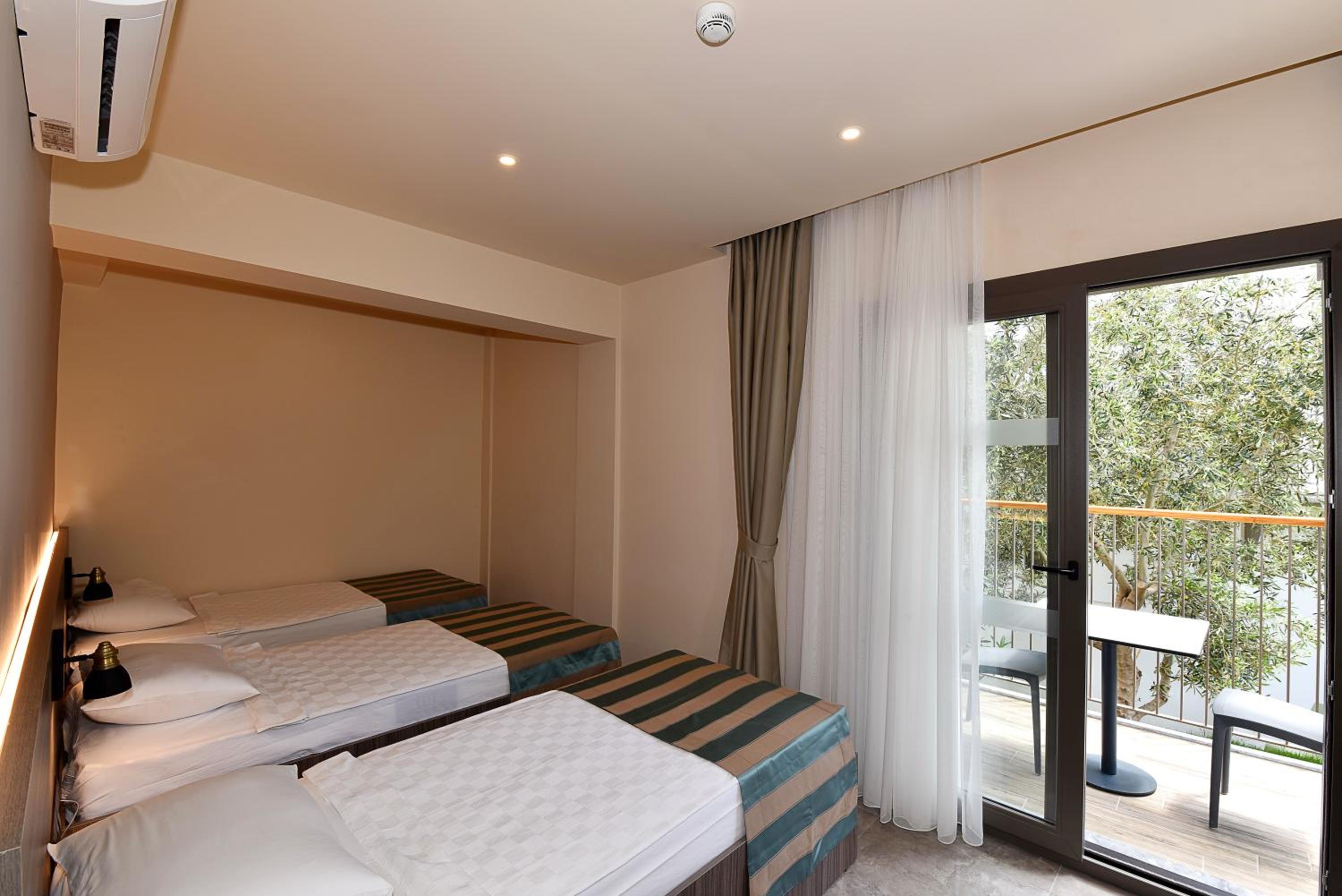Standard  Room - Photo 11