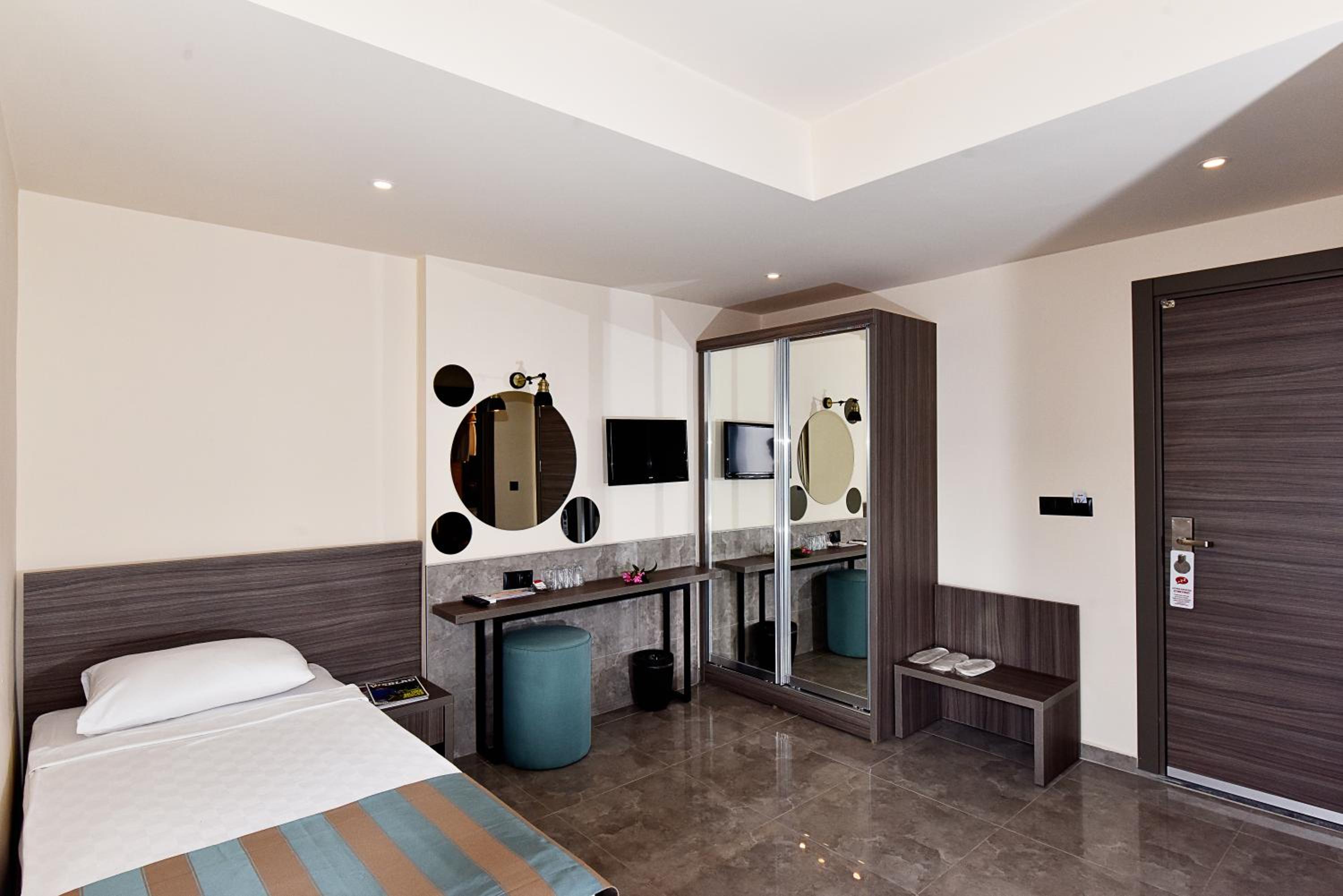 Standard  Room - Photo 10