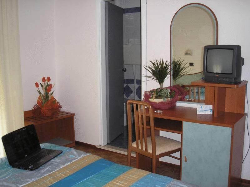 Double or Twin Room - Photo 4