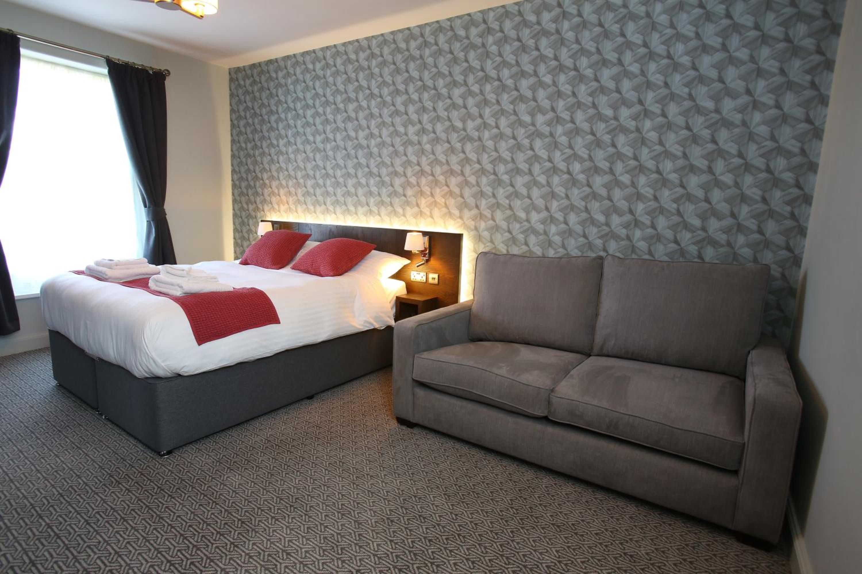 Deluxe Family Room - Photo 2