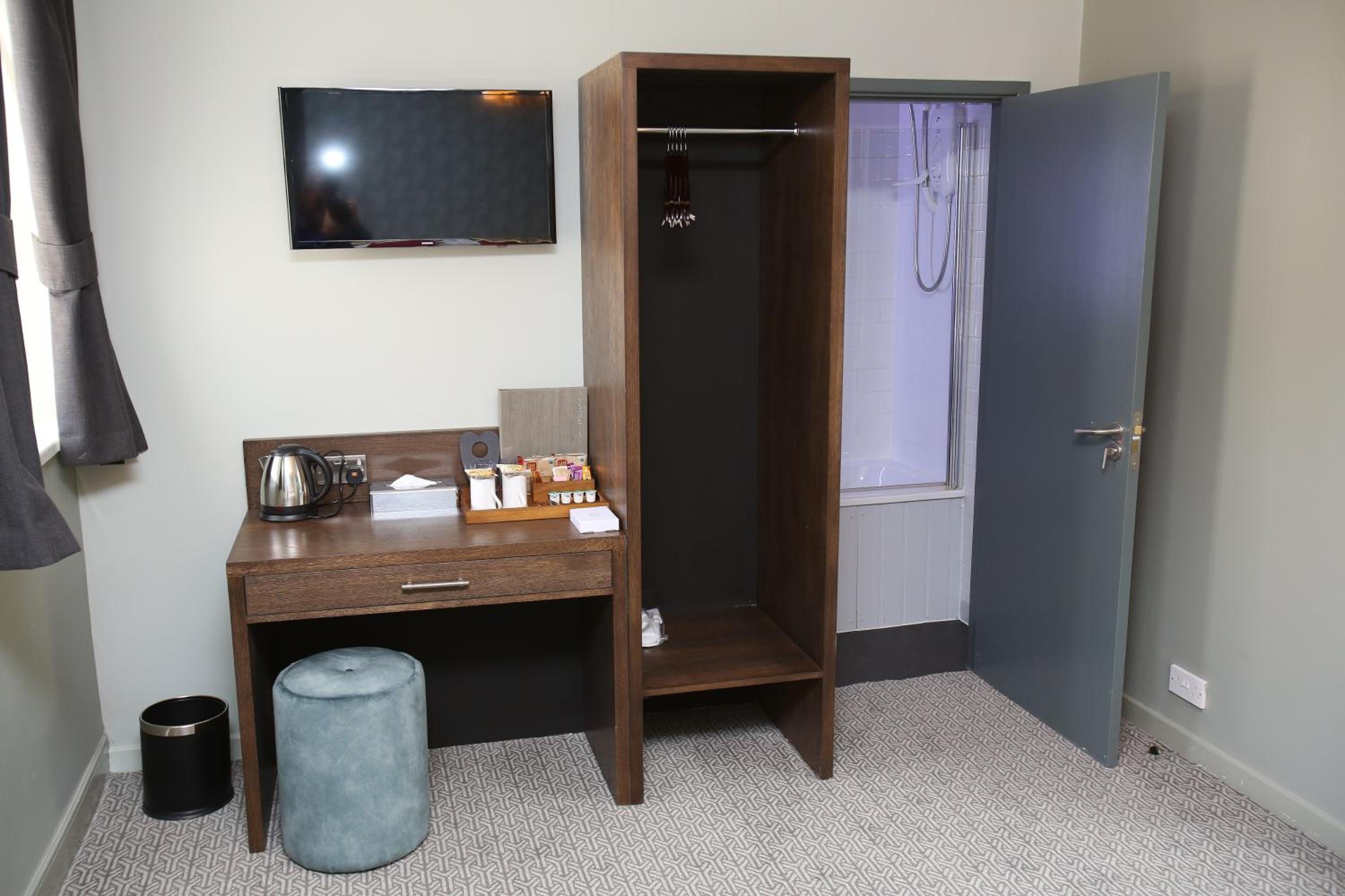 Double Room with Private Bathroom - Photo 2