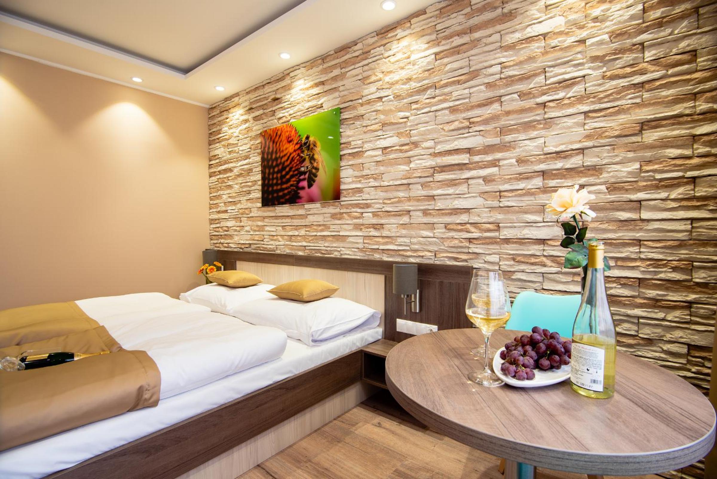 Deluxe Double Room - Photo 16