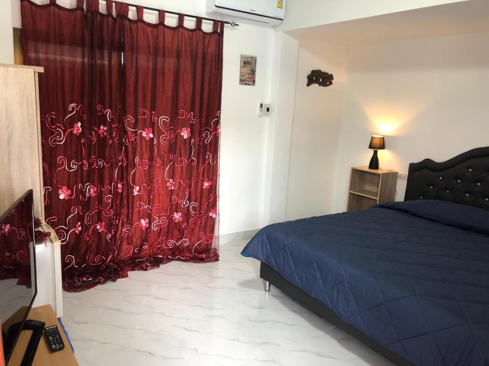 King Room with Pool View - Photo 4