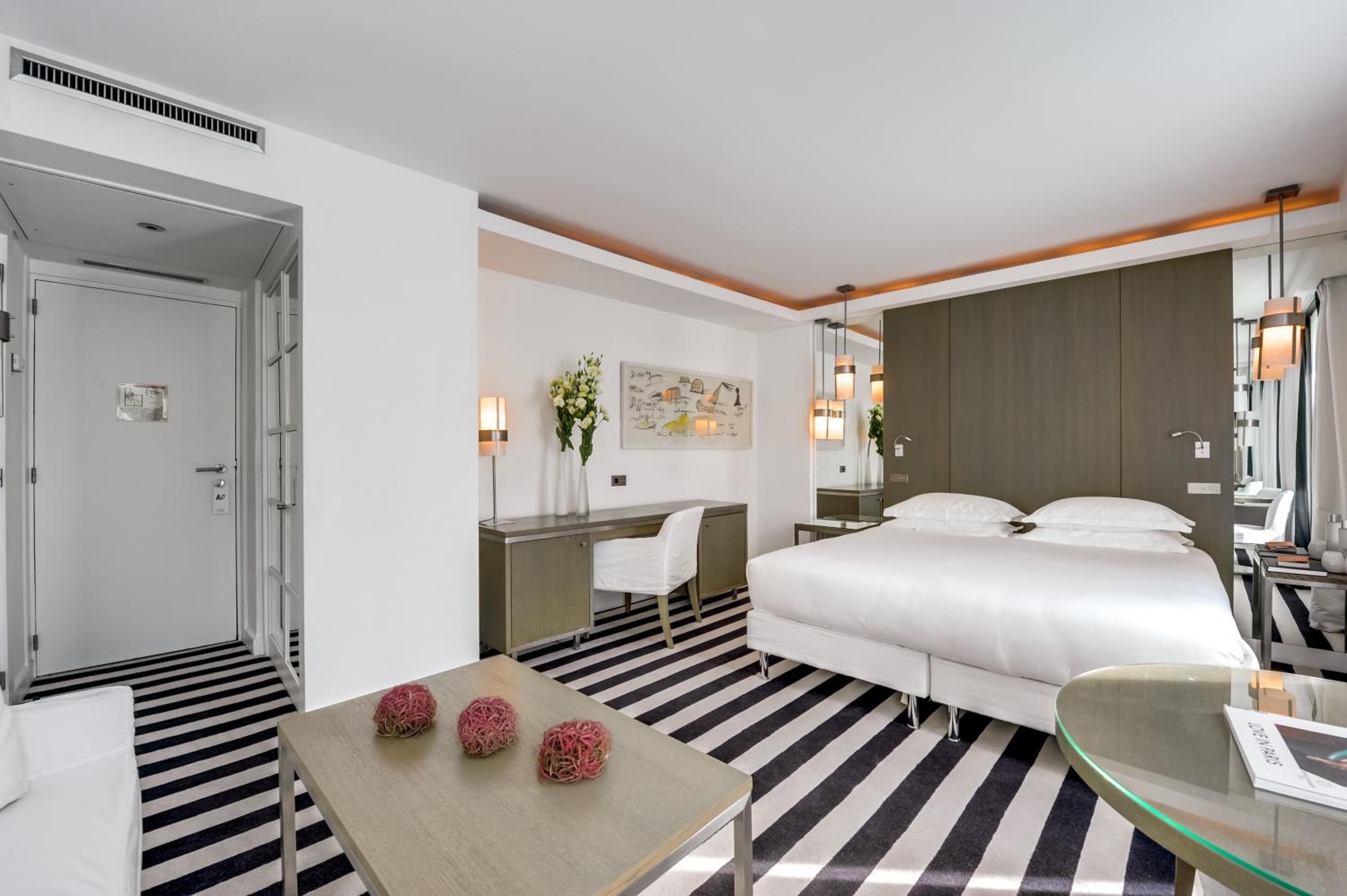 Junior Suite with Balcony photo 3
