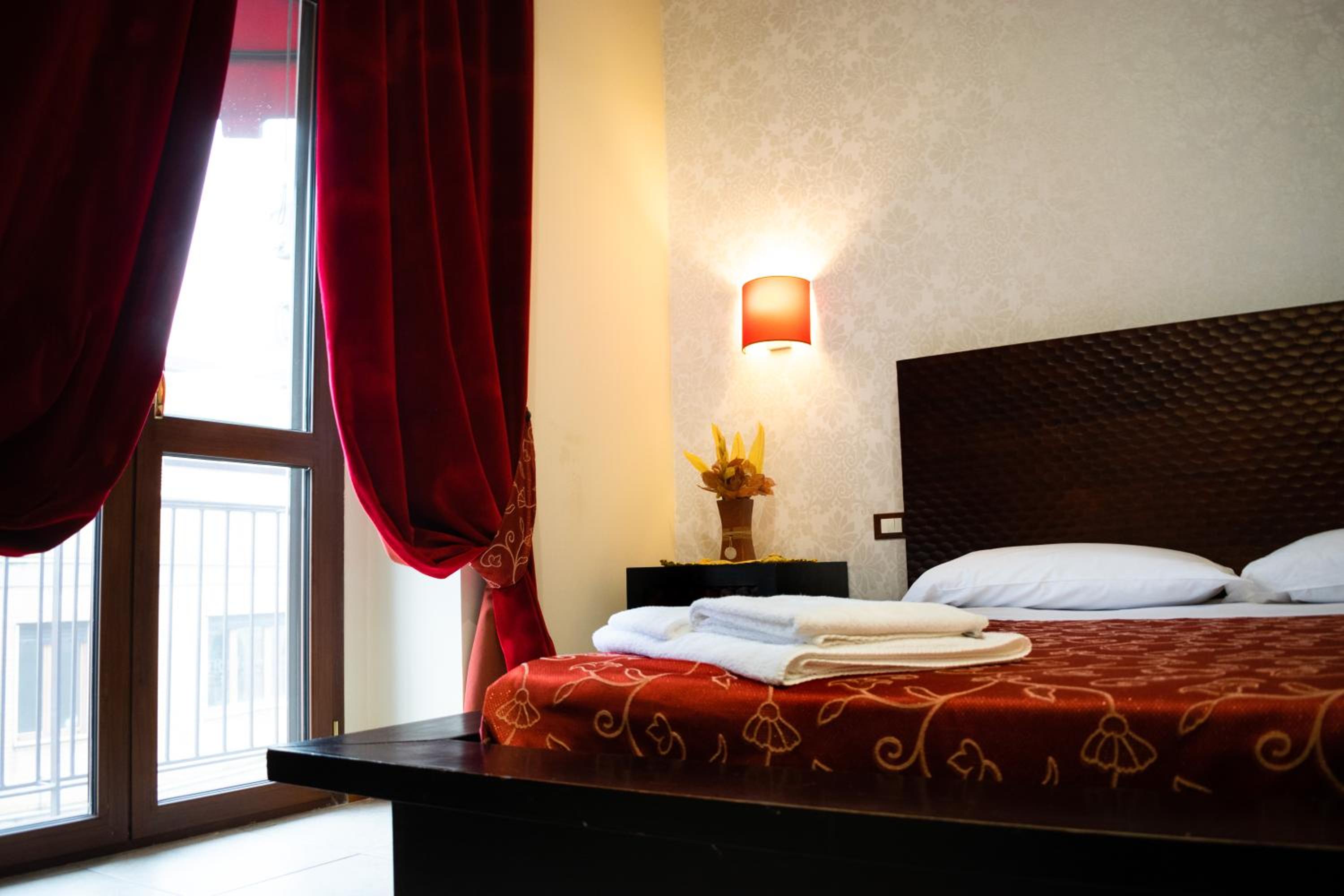 Double Room - Photo 9