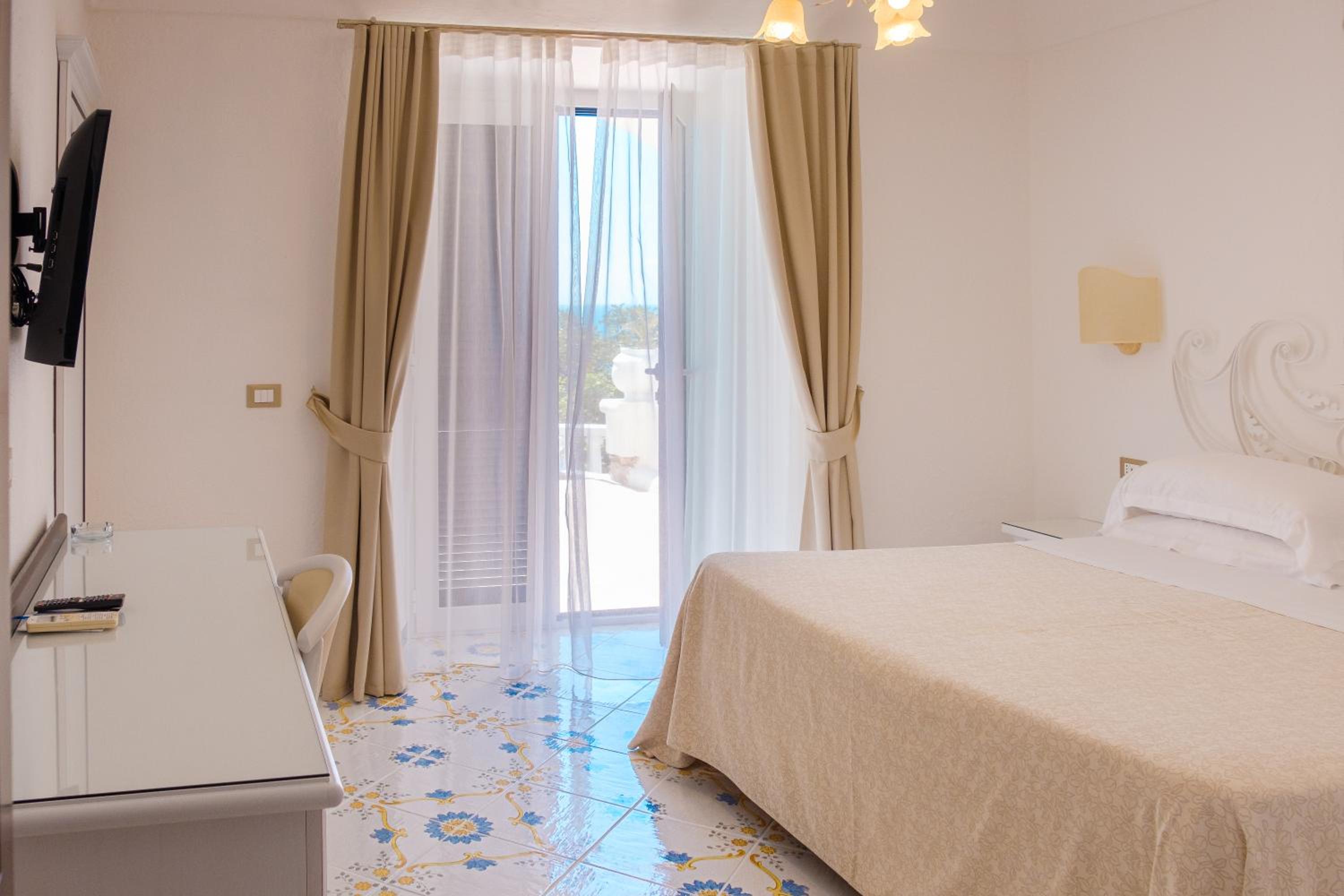Double Room with Garden View - Photo 1