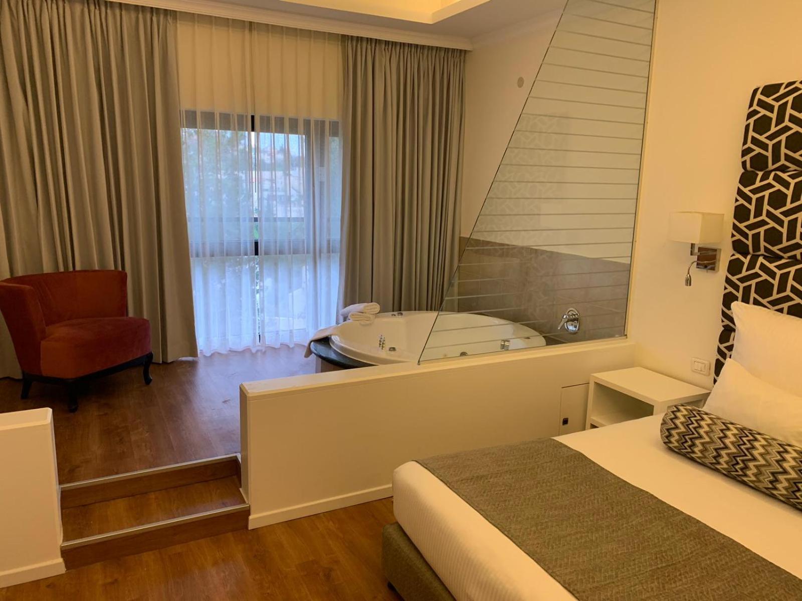 Double Room with Spa Bath photo 3