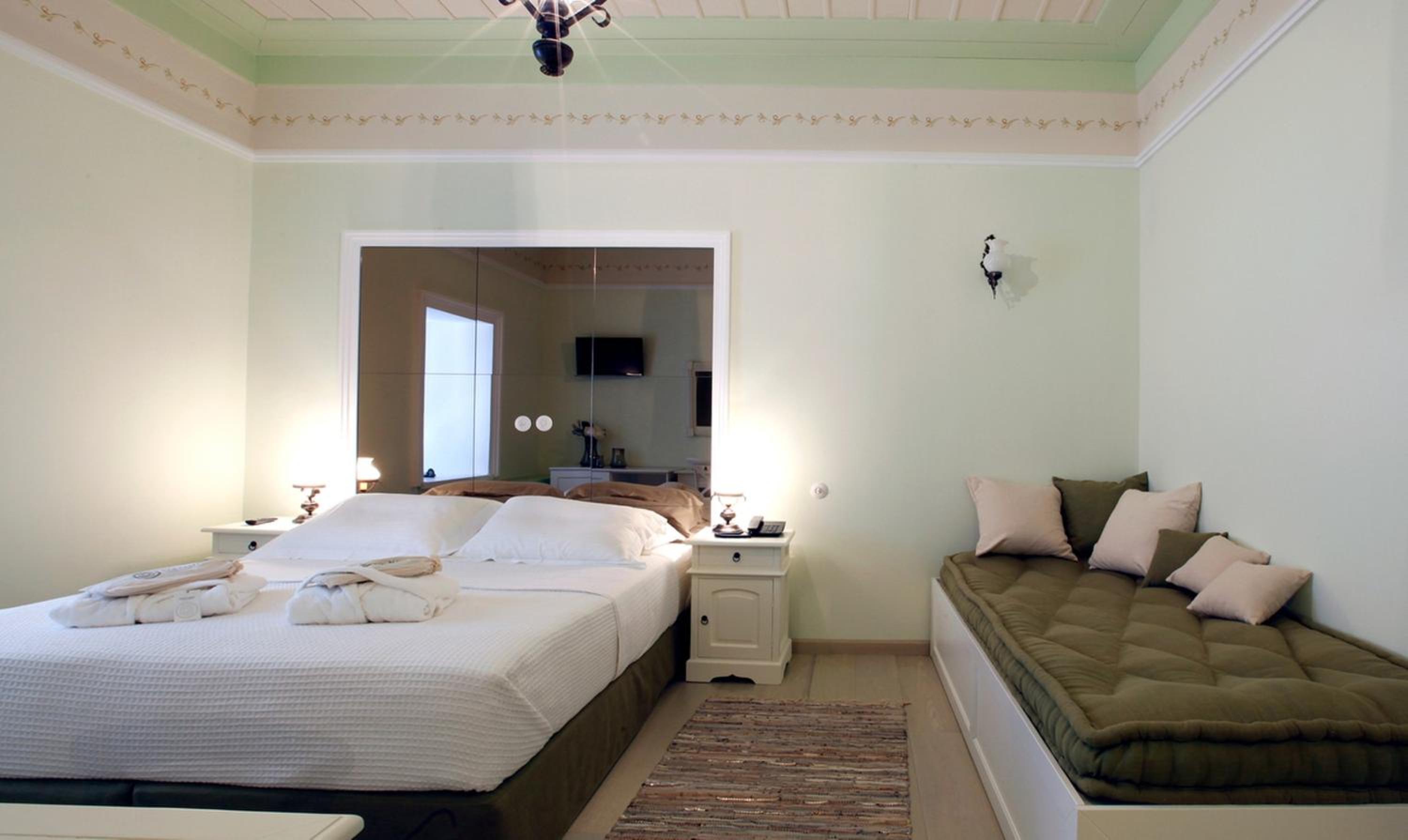 Junior Suite with Extra Bed - Photo 8